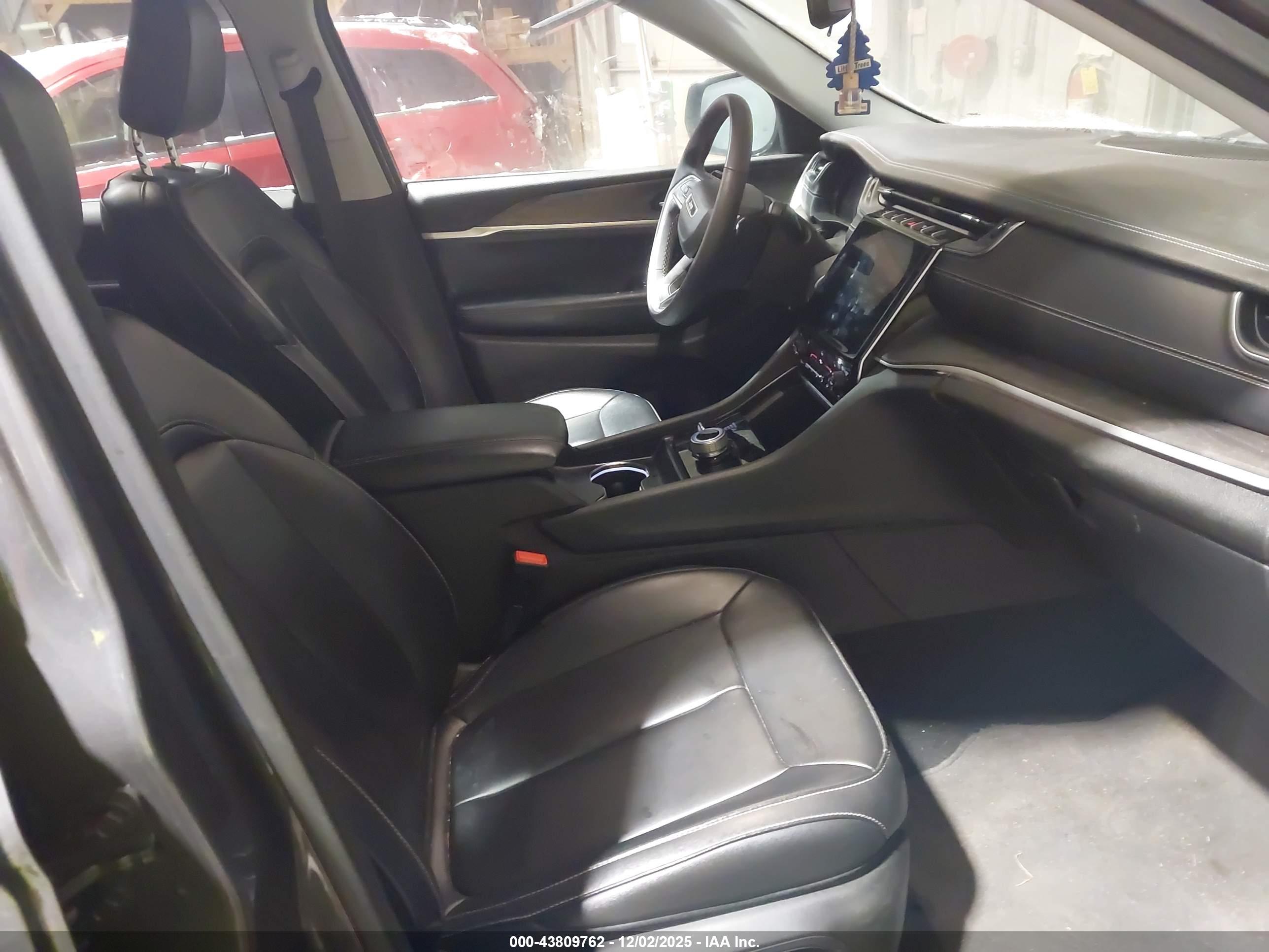 JEEP GRAND image 5