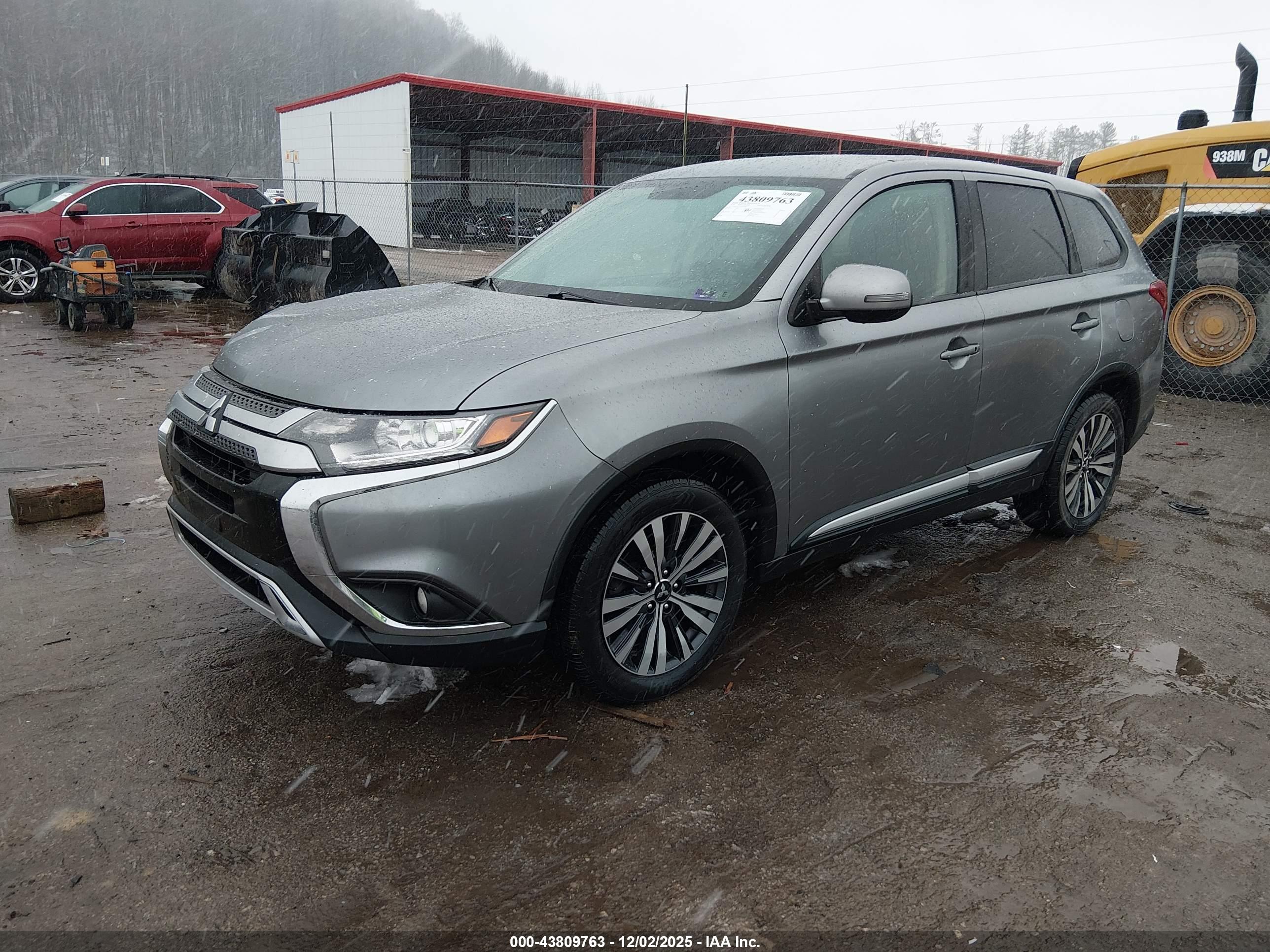 MITSUBISHI OUTLANDER image 2