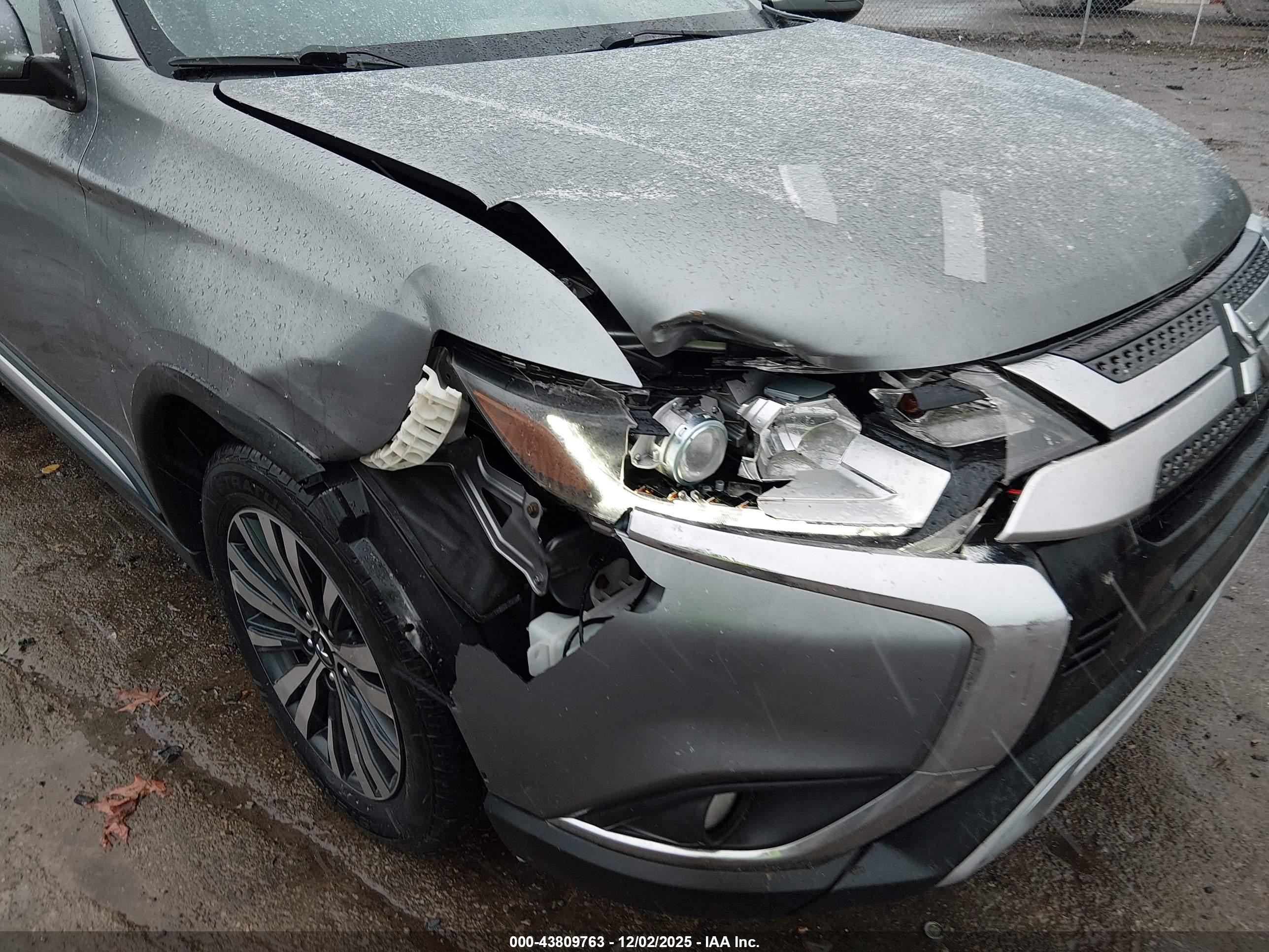MITSUBISHI OUTLANDER image 6