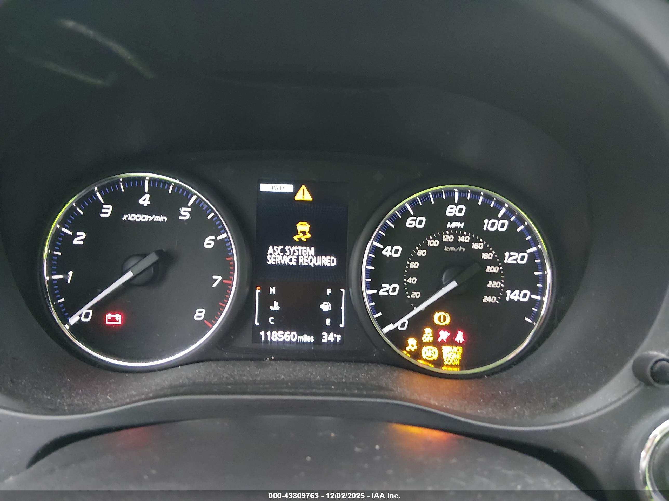MITSUBISHI OUTLANDER image 7