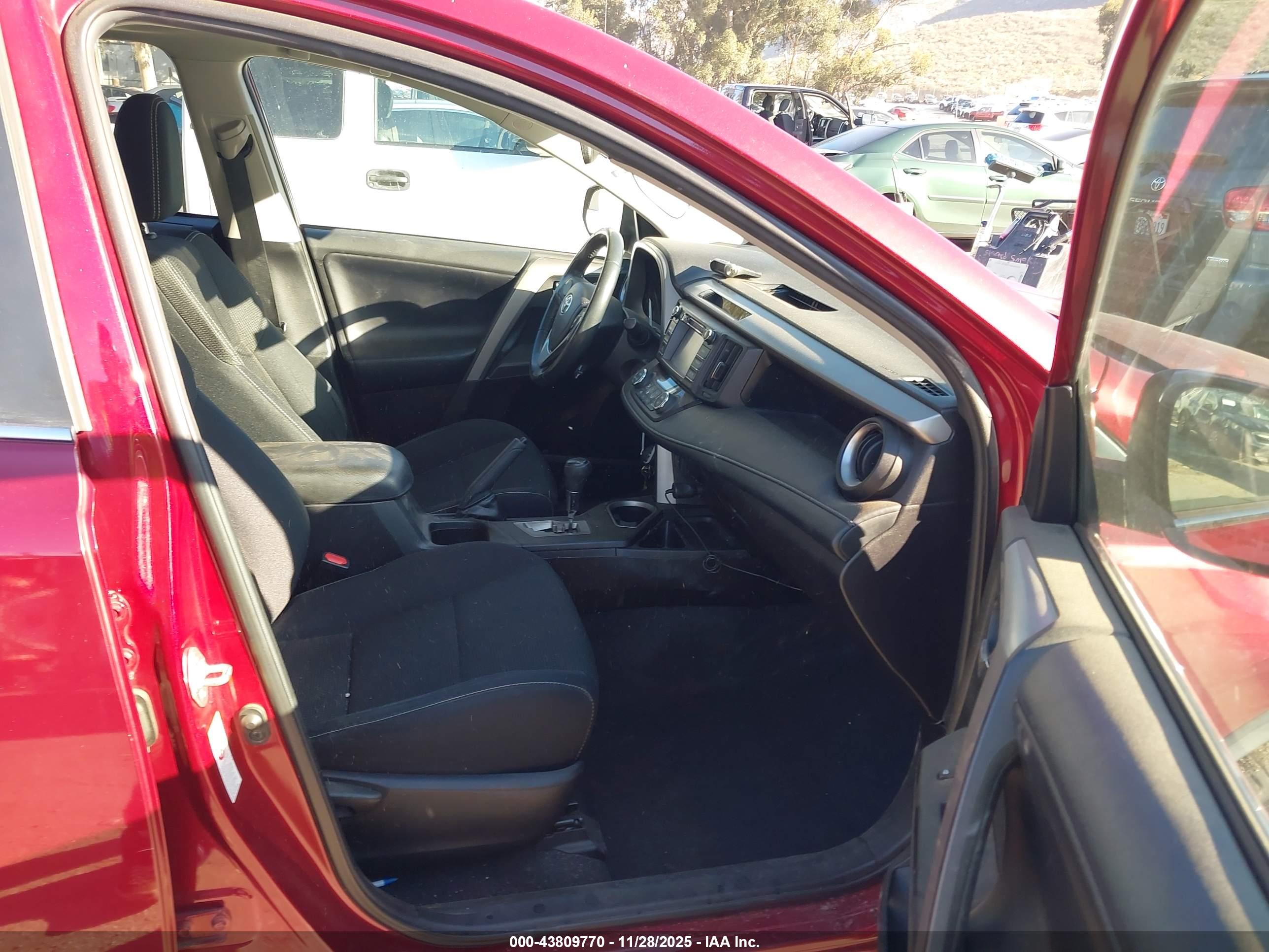 TOYOTA RAV4 image 5