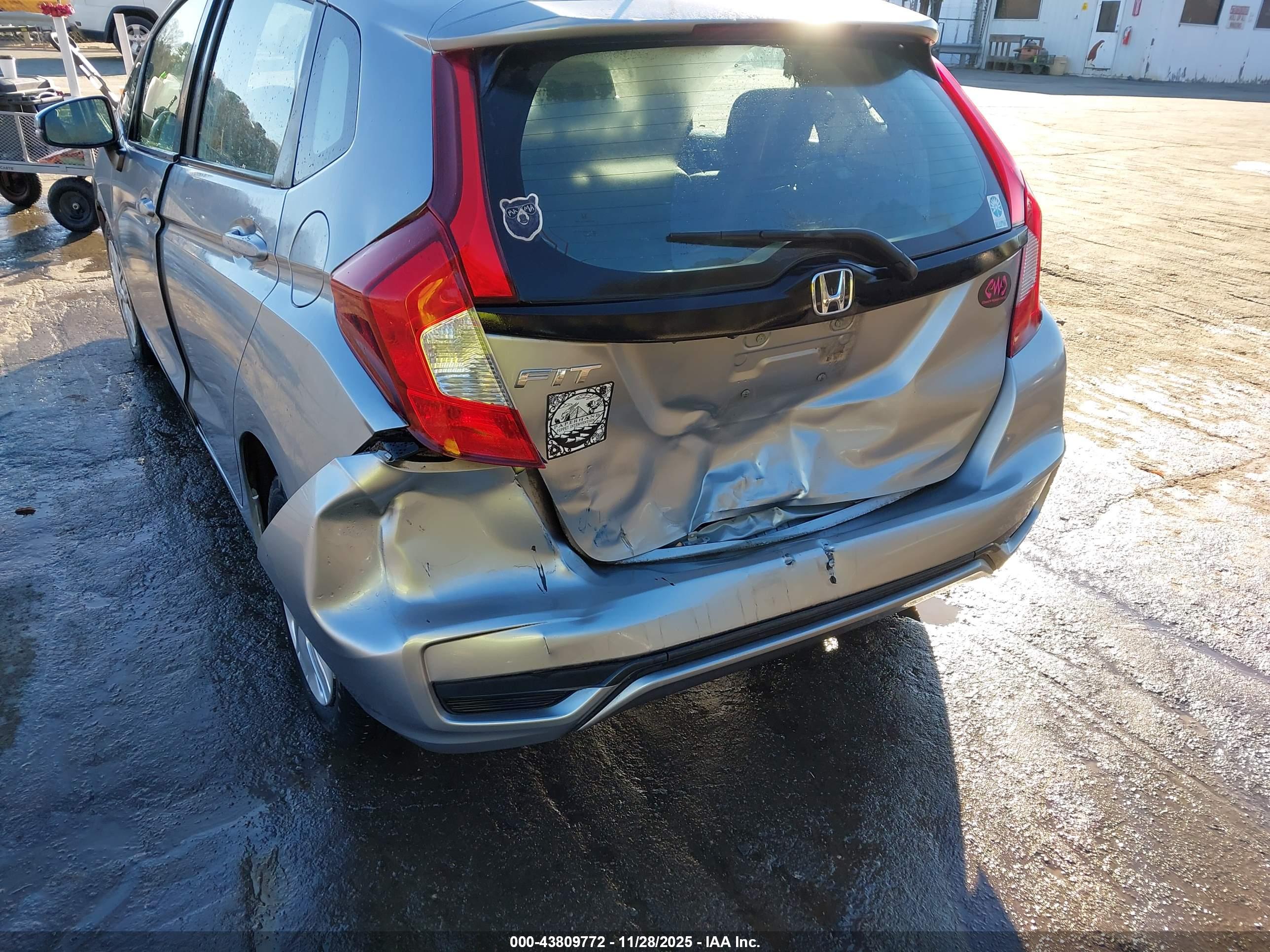 HONDA FIT image 6