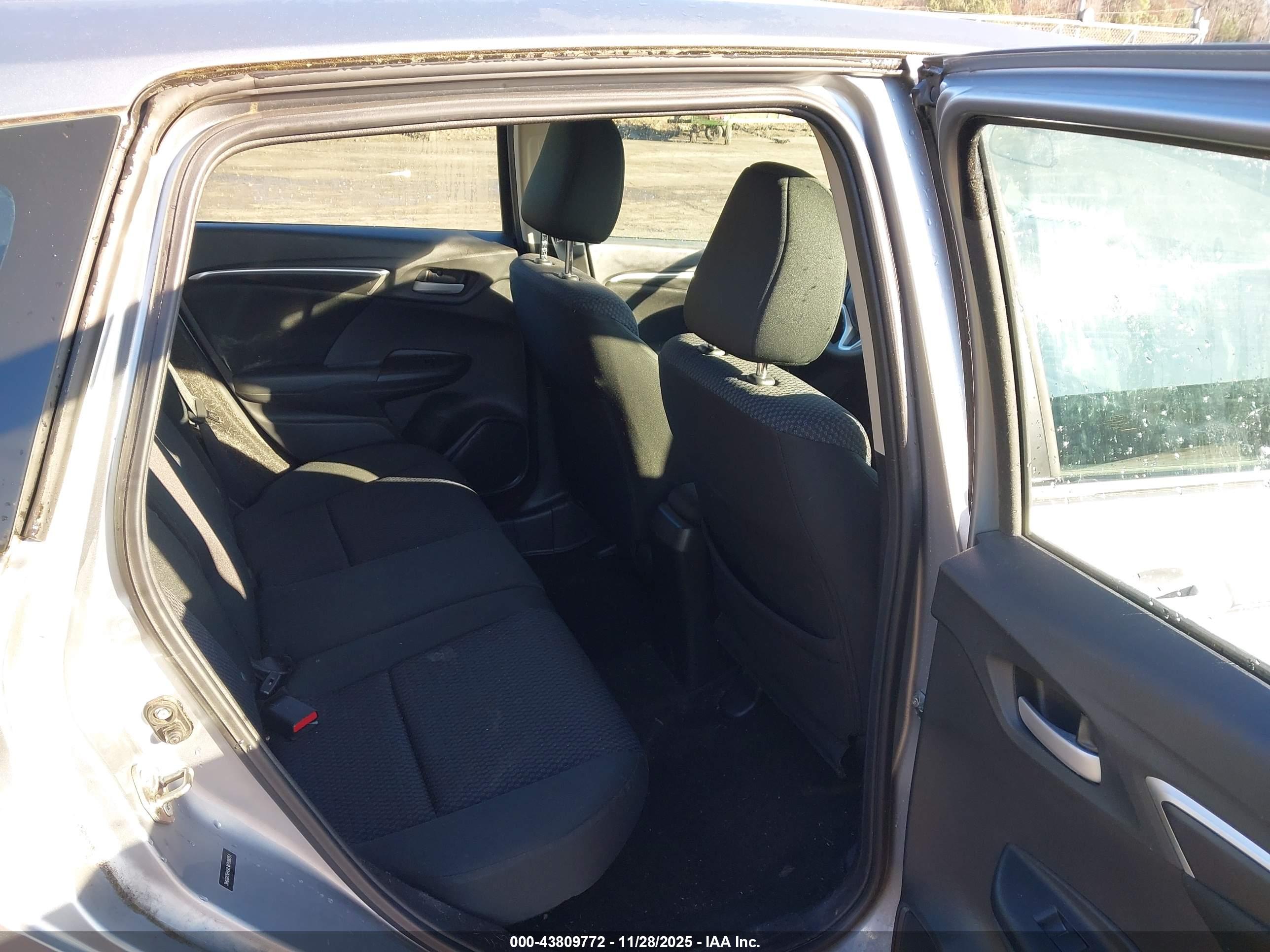 HONDA FIT image 8