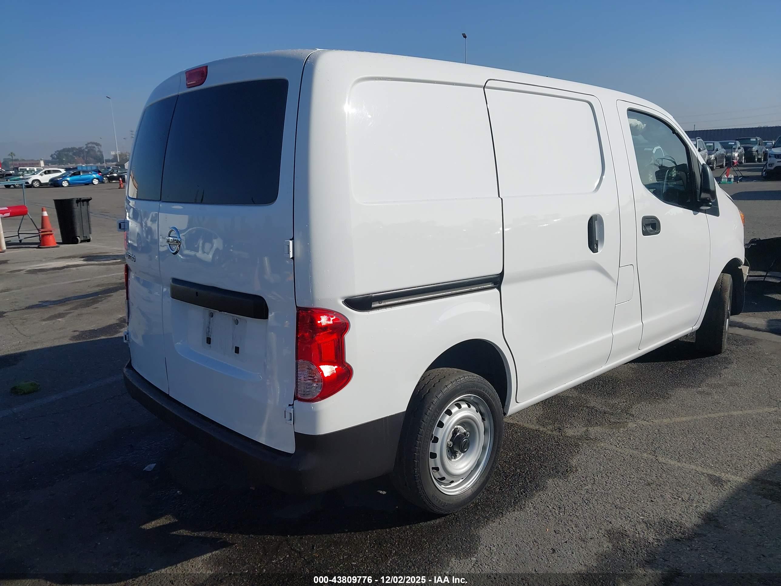 NISSAN NV200 image 4