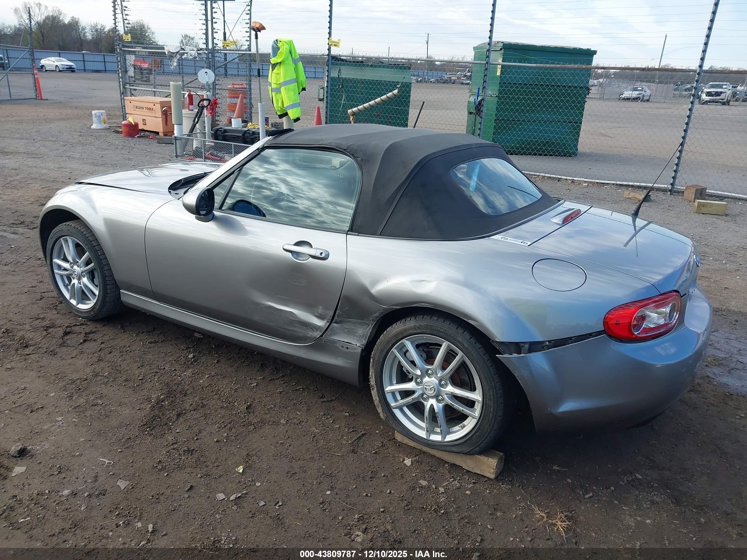 MAZDA MX-5 image 3