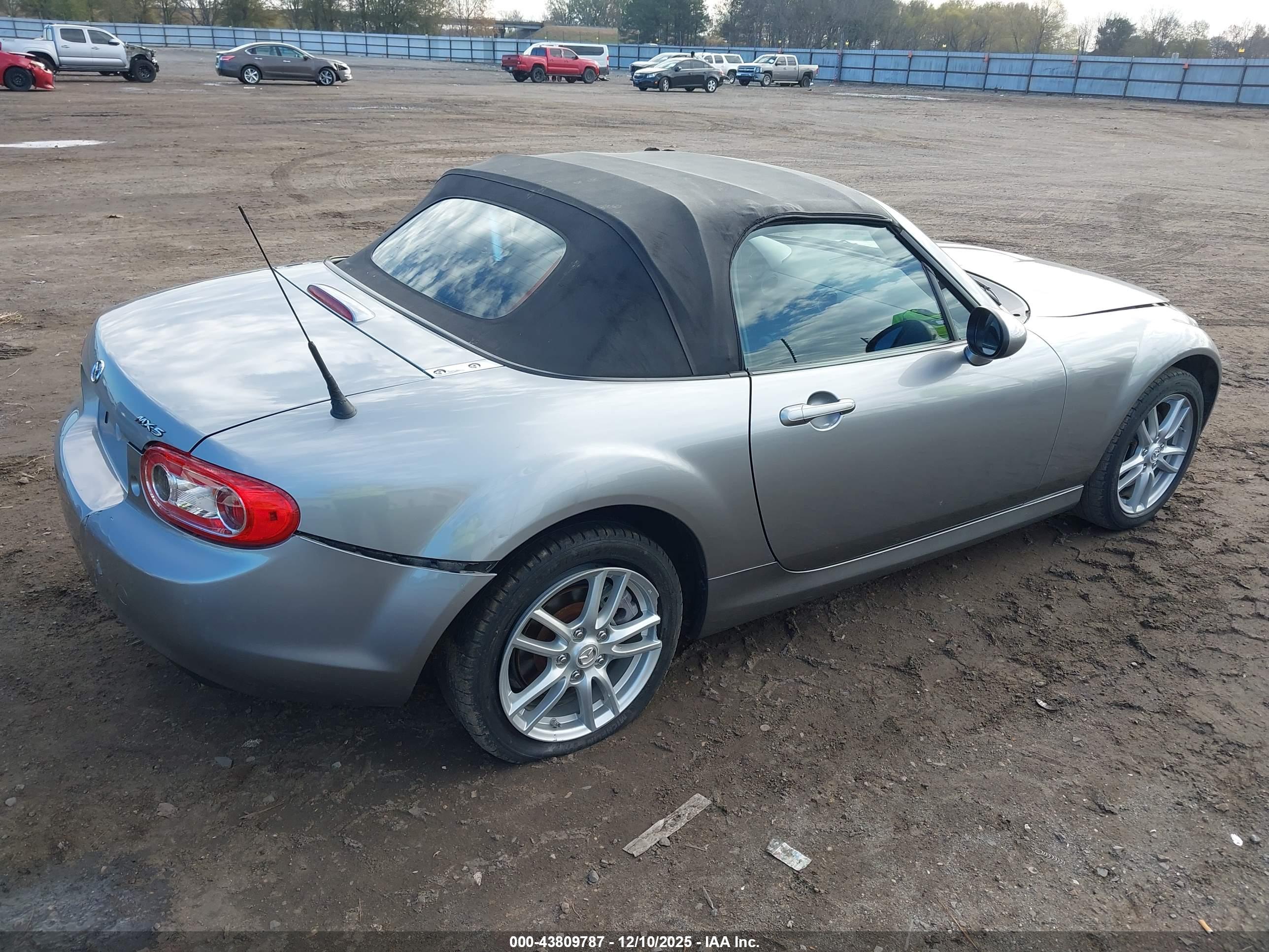 MAZDA MX-5 image 4