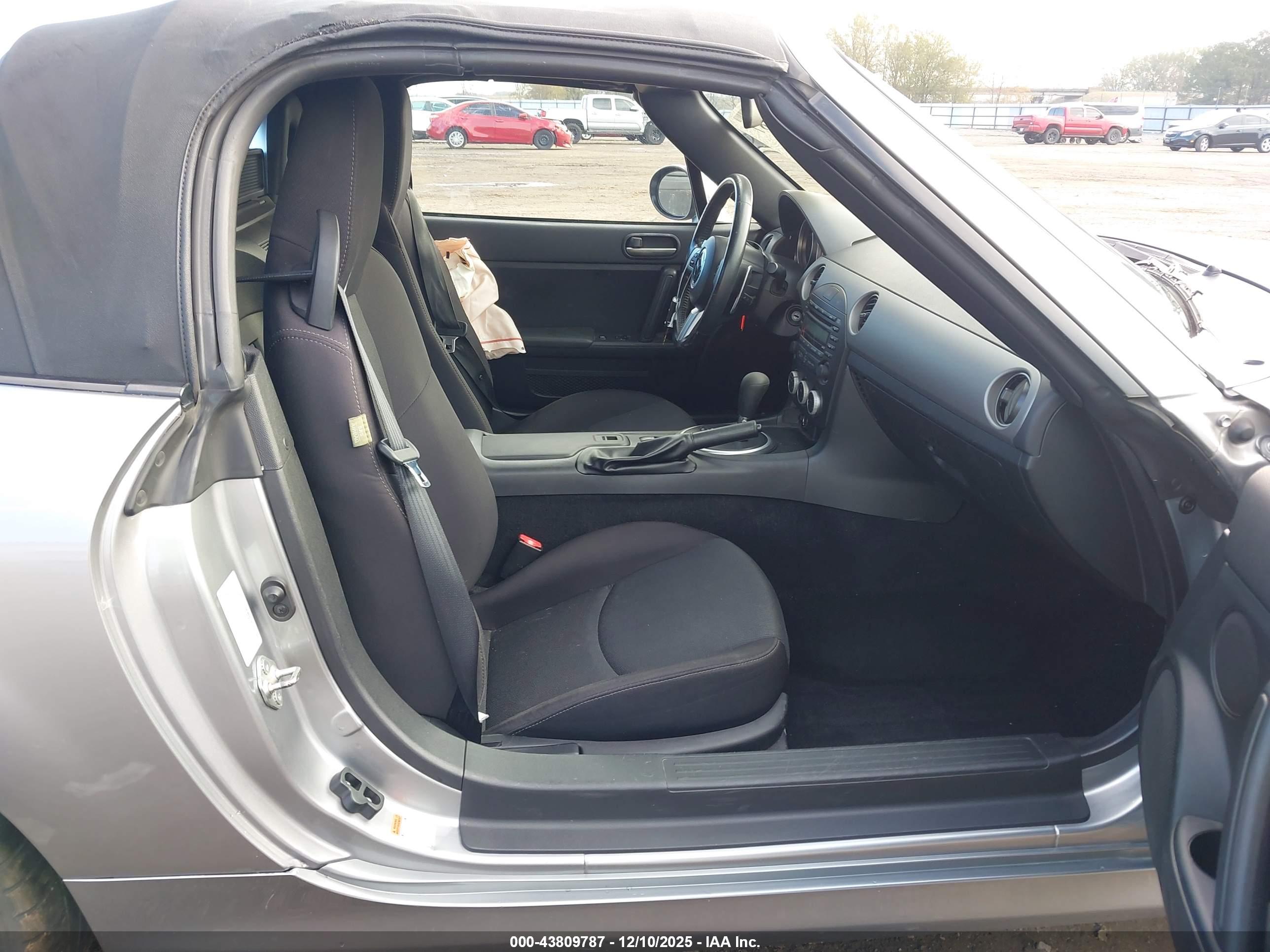 MAZDA MX-5 image 5