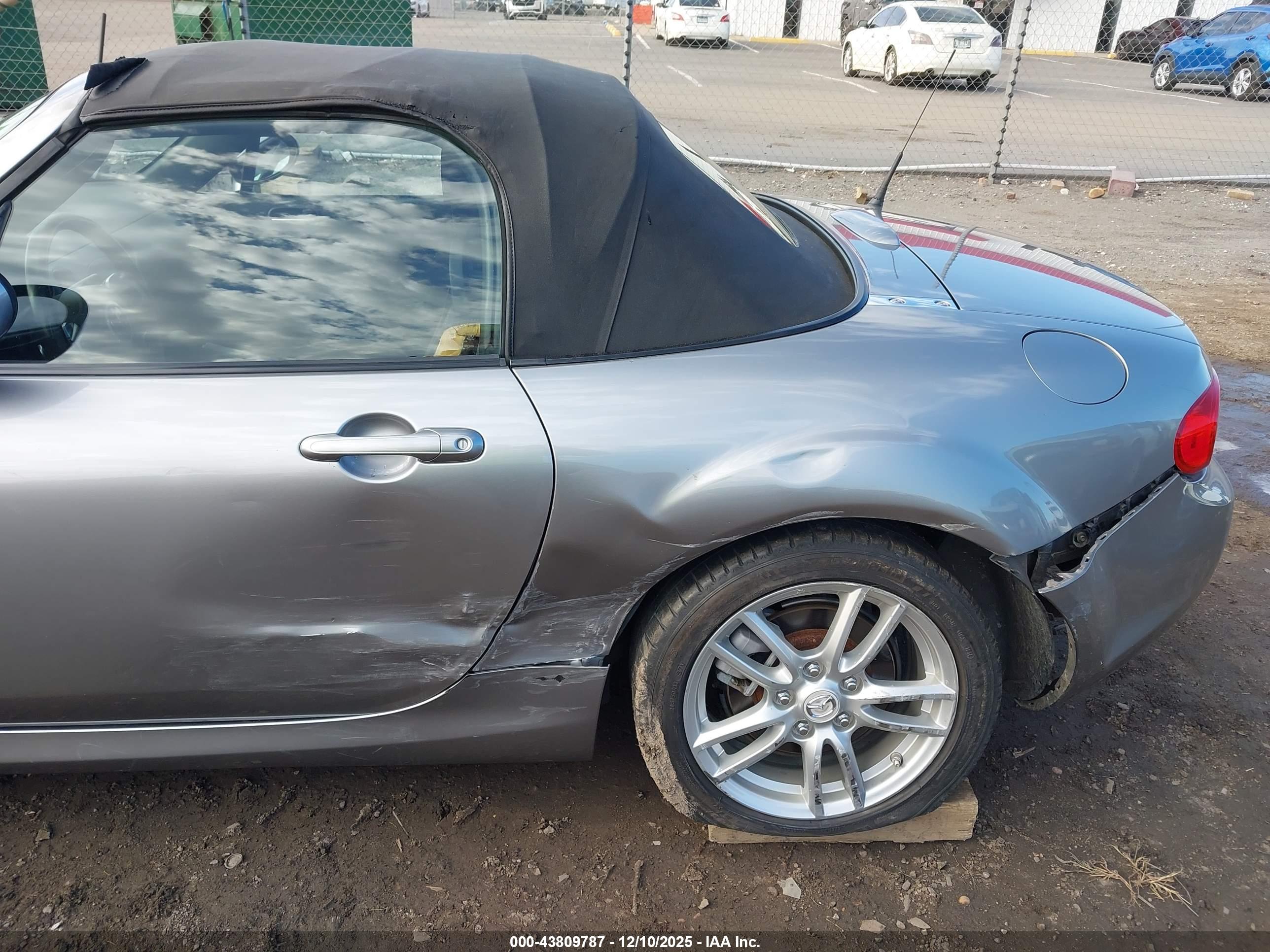 MAZDA MX-5 image 6