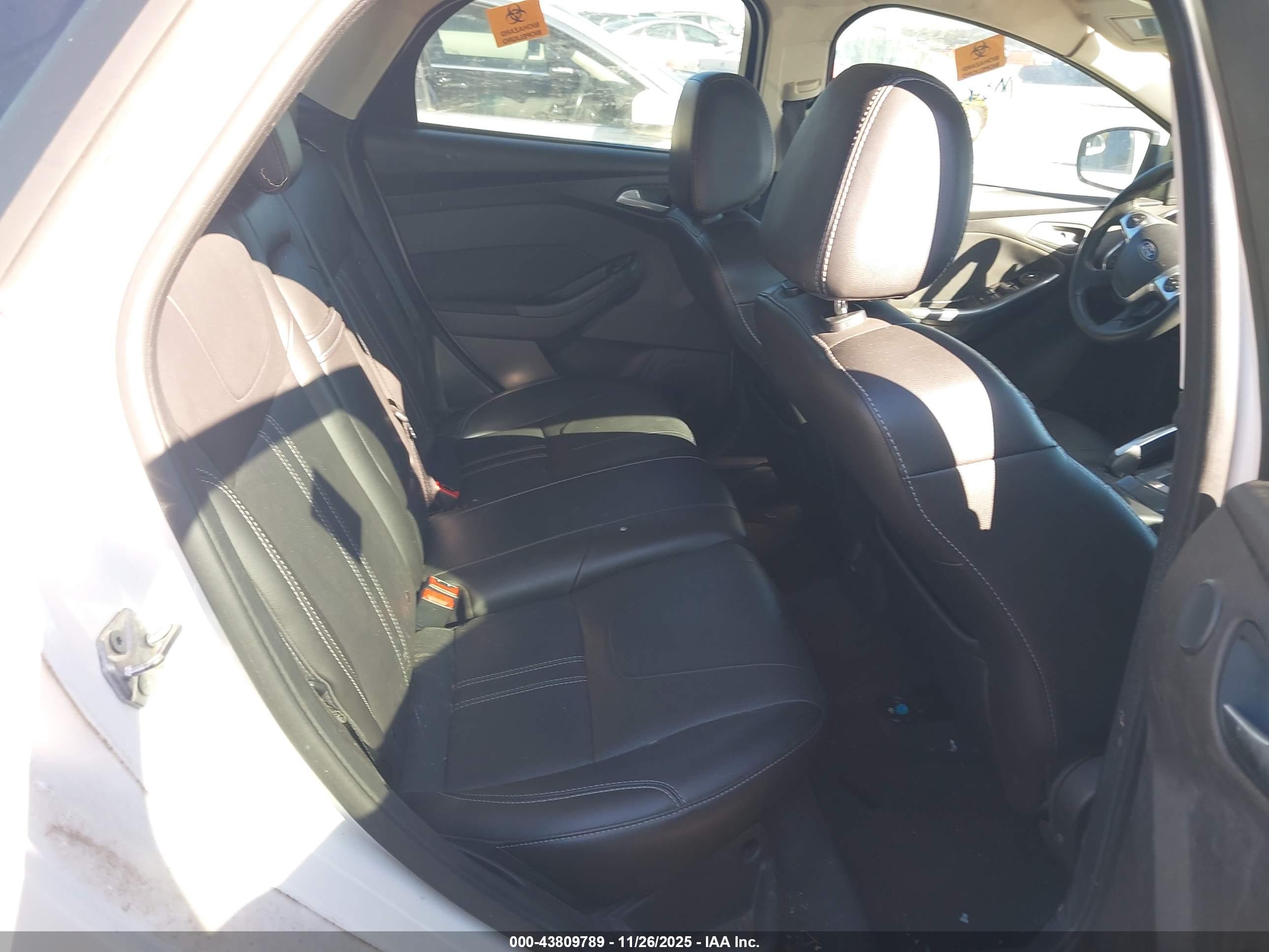 FORD FOCUS image 8