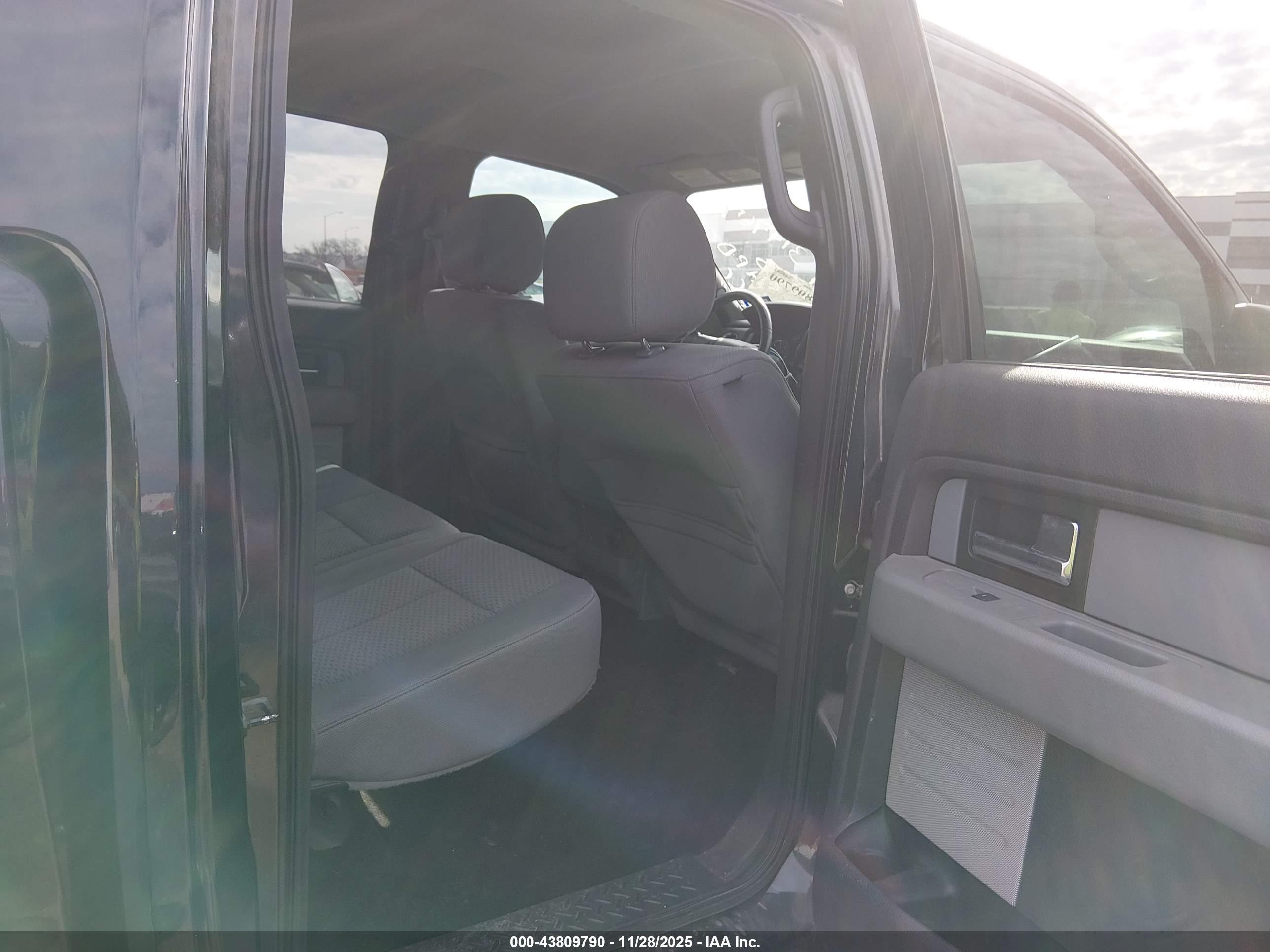 FORD F-150 image 8