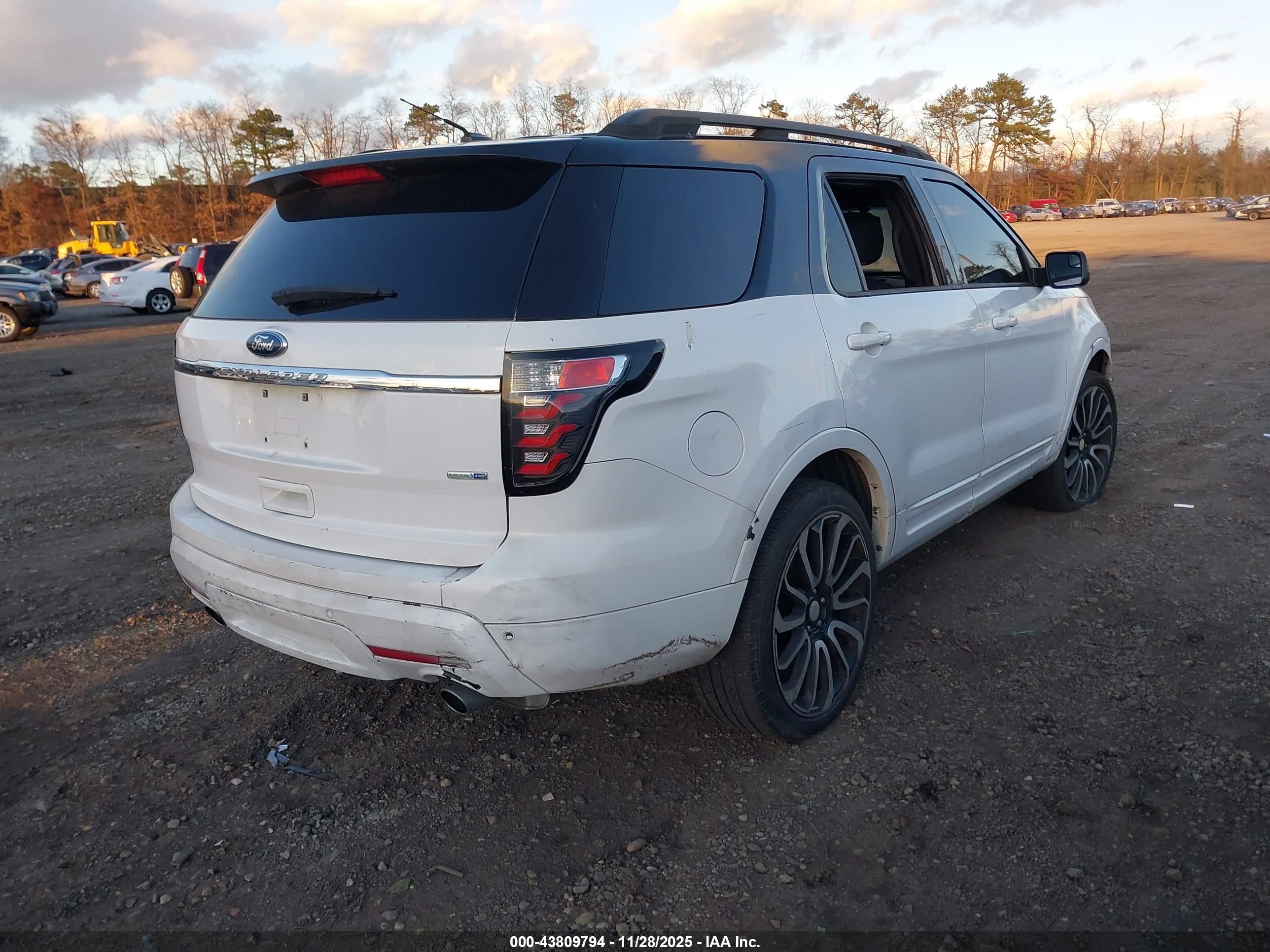 FORD EXPLORER image 4