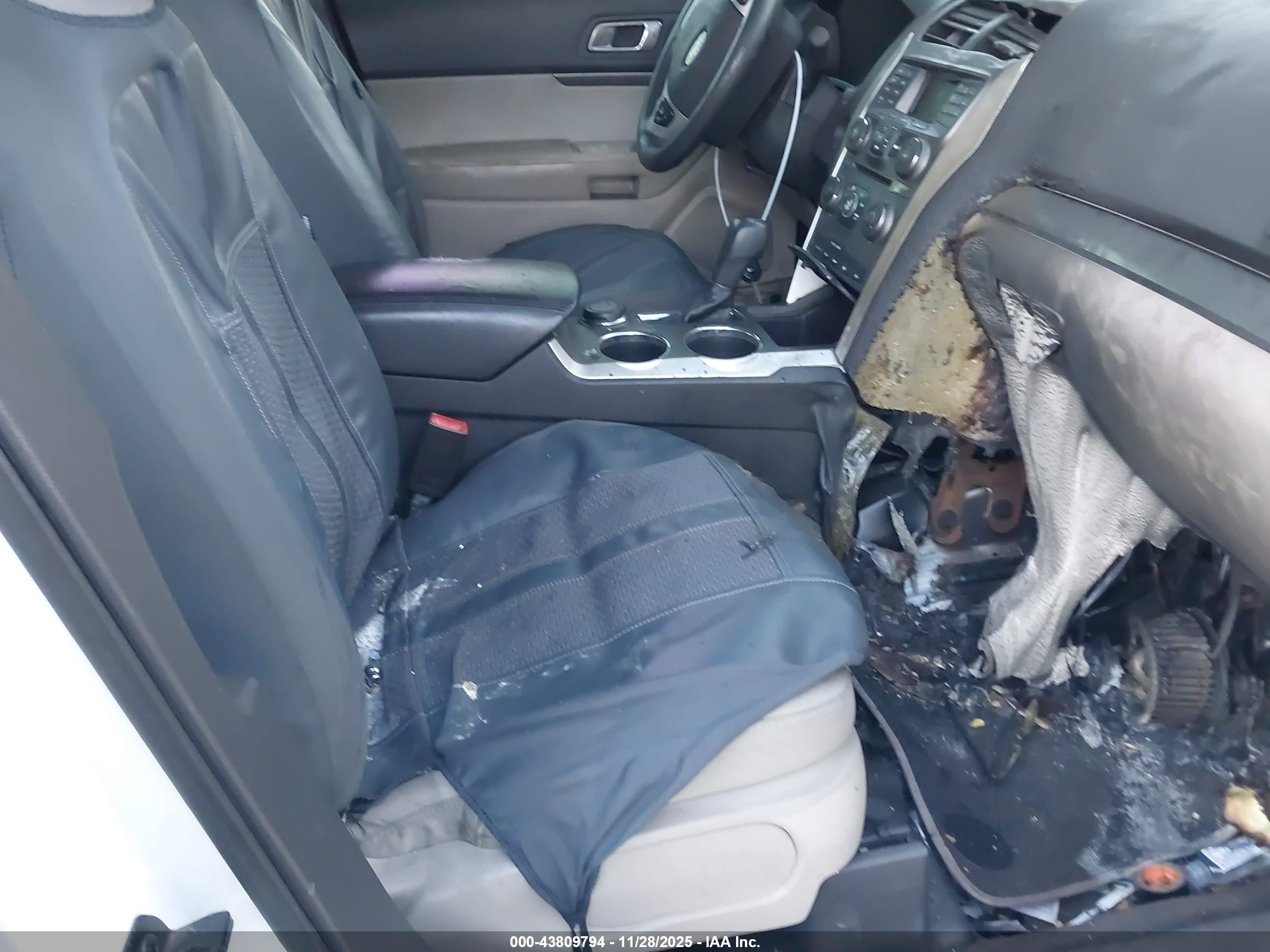 FORD EXPLORER image 5