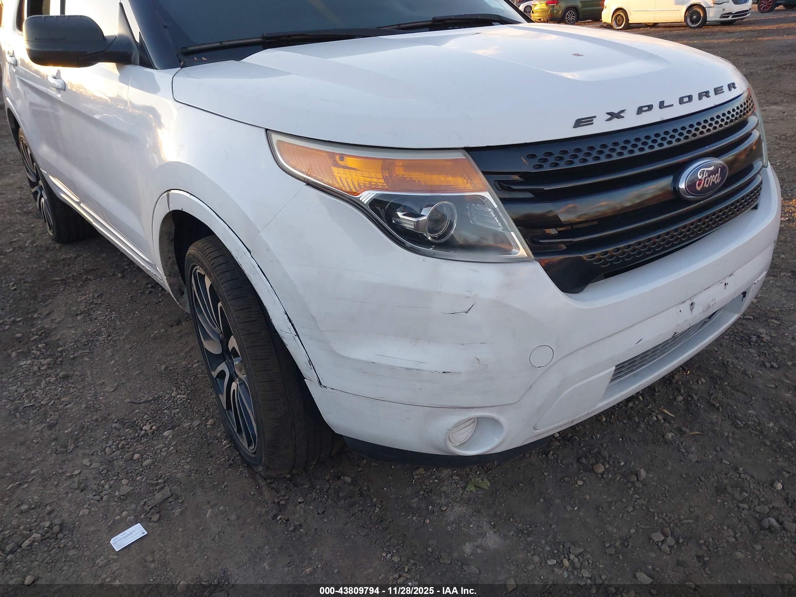 FORD EXPLORER image 6