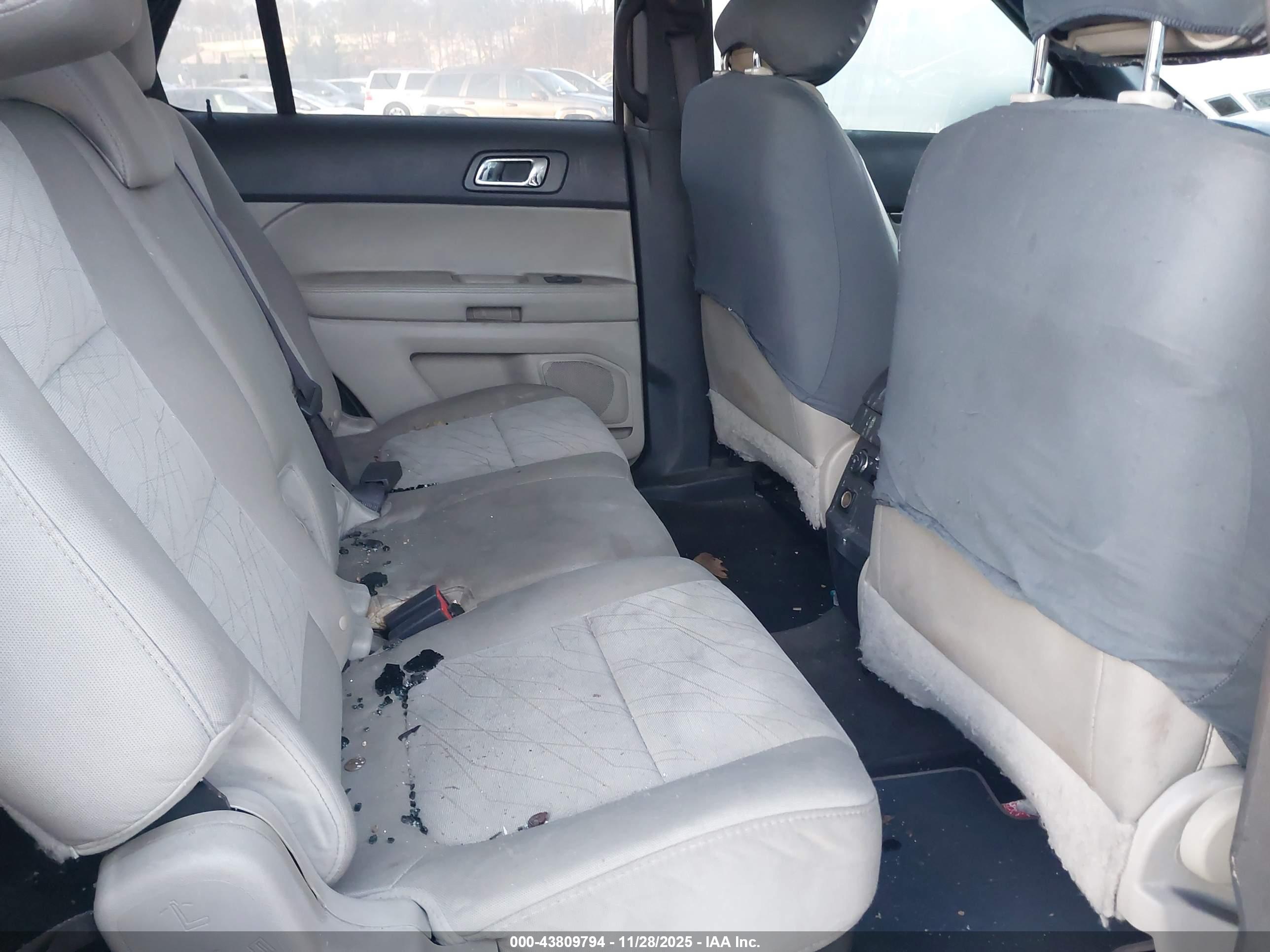 FORD EXPLORER image 8
