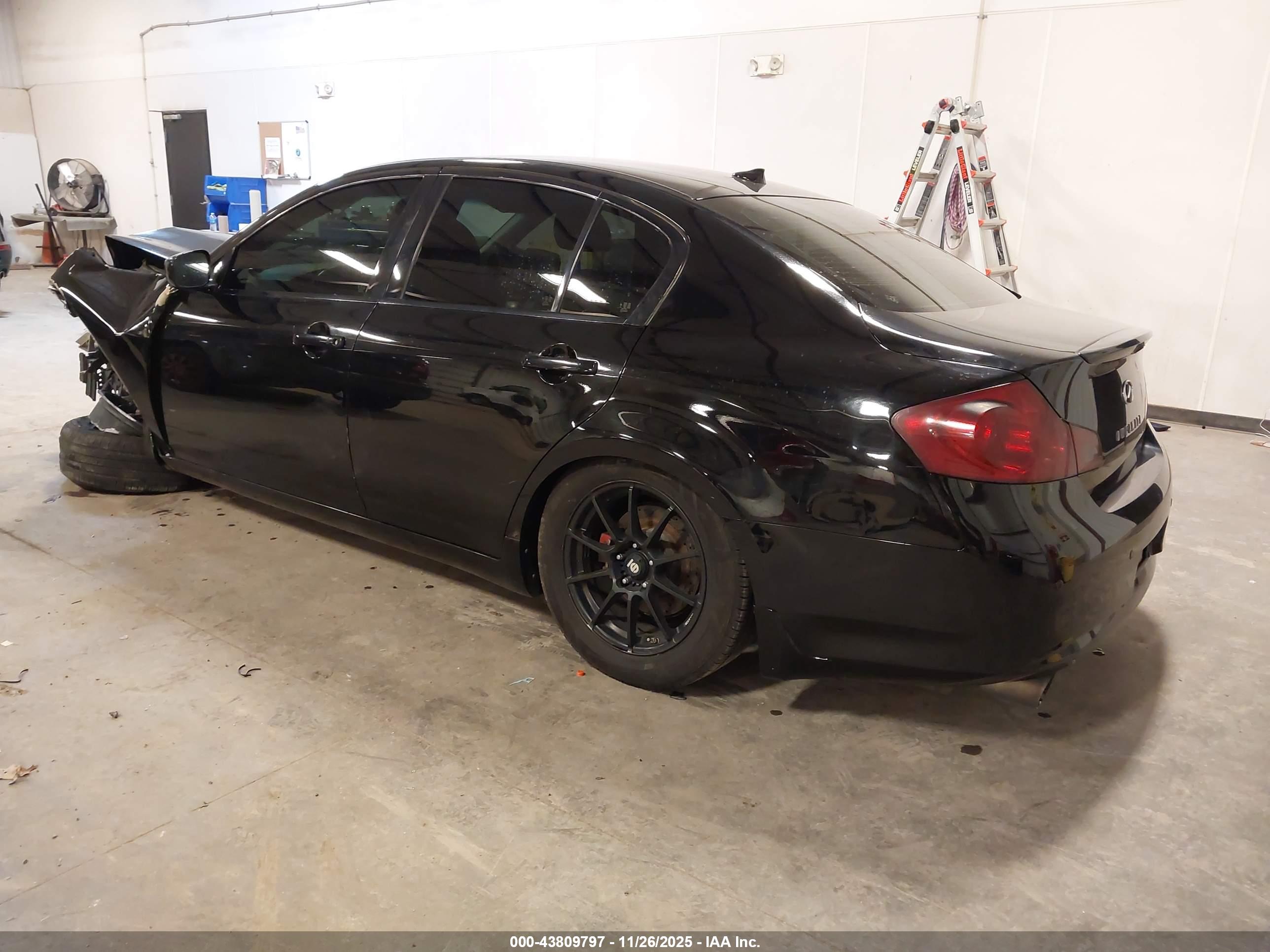 INFINITI G37 image 3