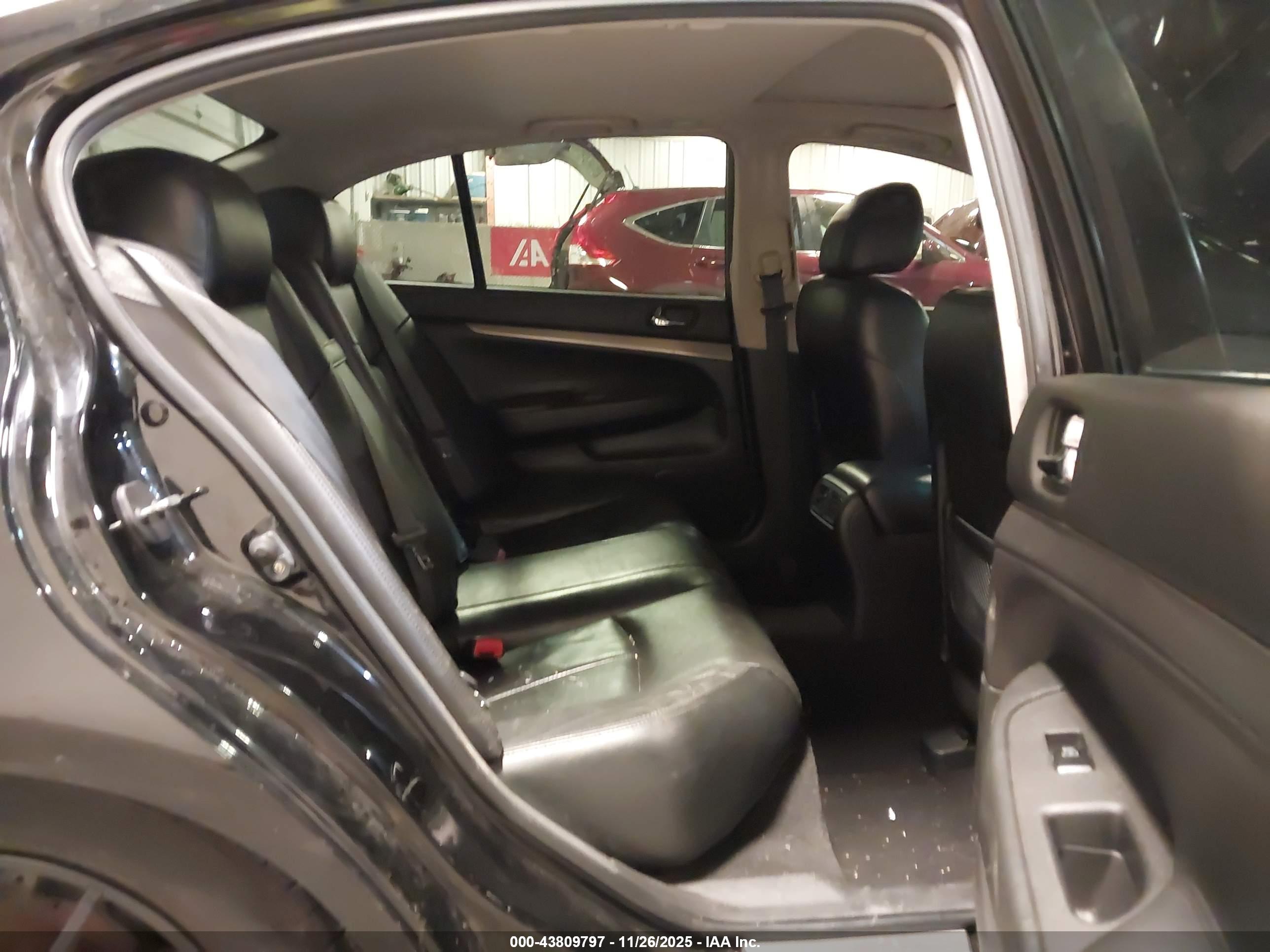 INFINITI G37 image 8