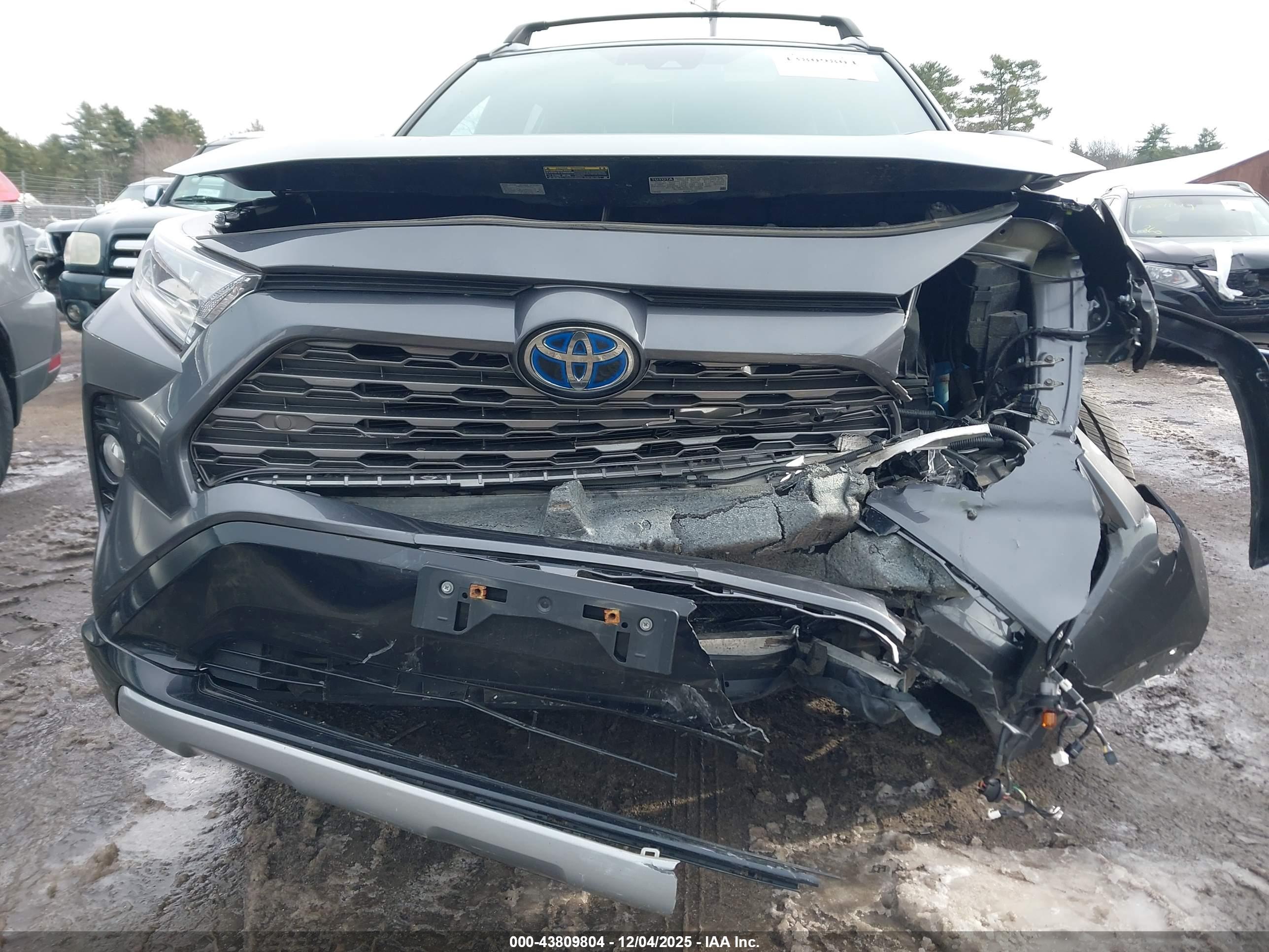 TOYOTA RAV4 image 6