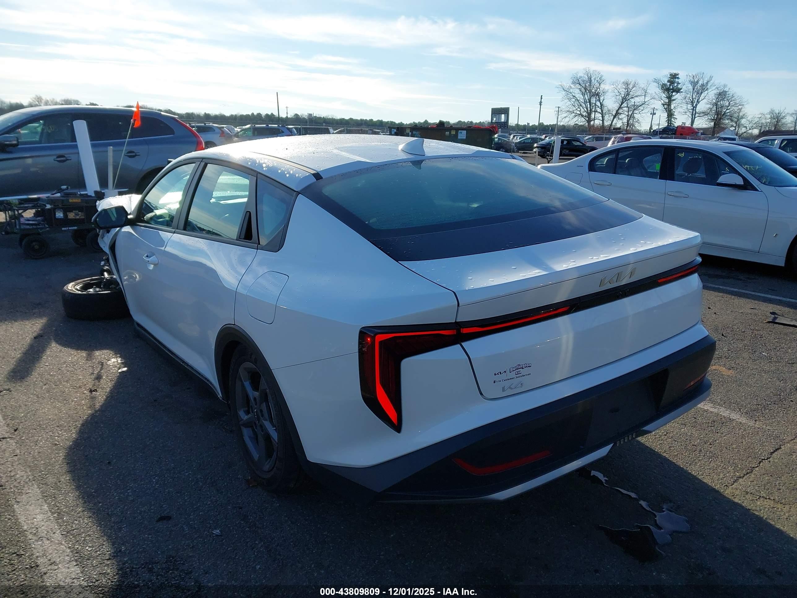 KIA K4 image 3