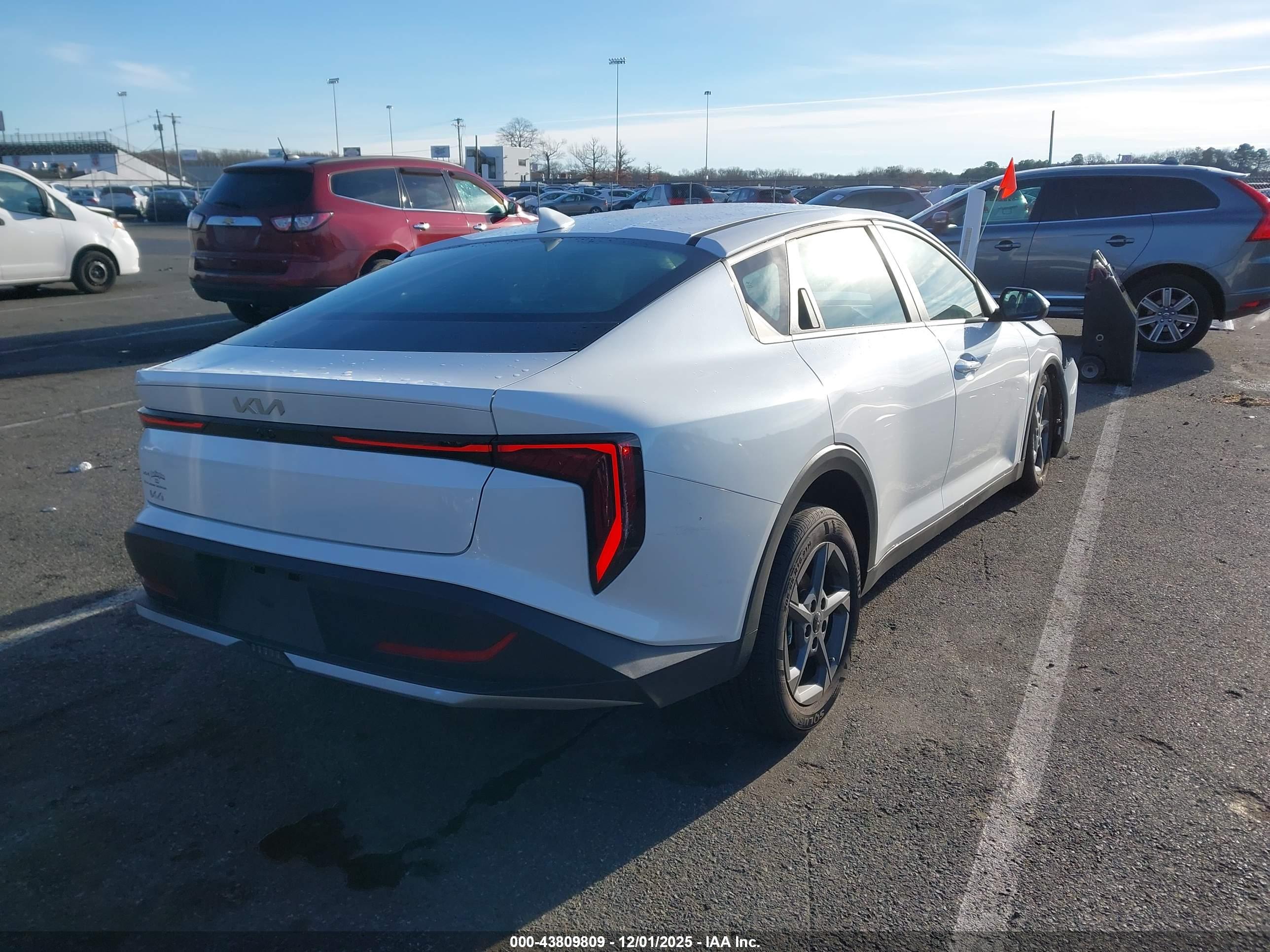 KIA K4 image 4