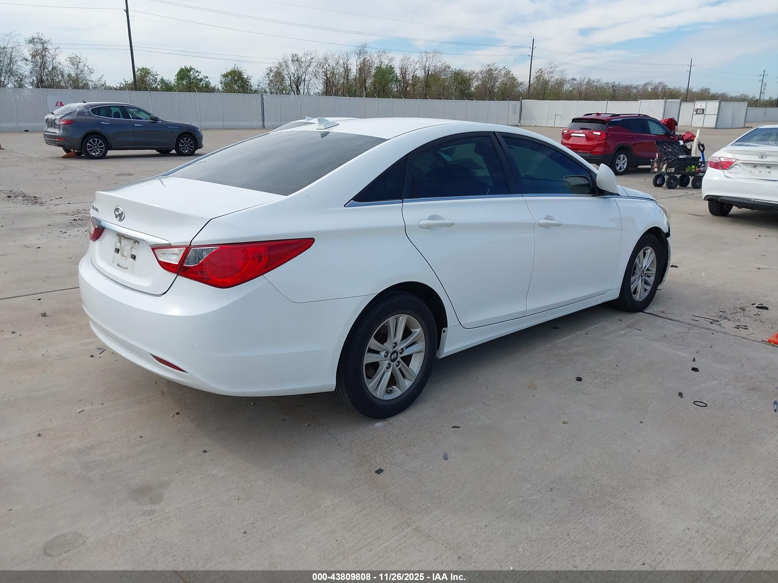 HYUNDAI SONATA image 4