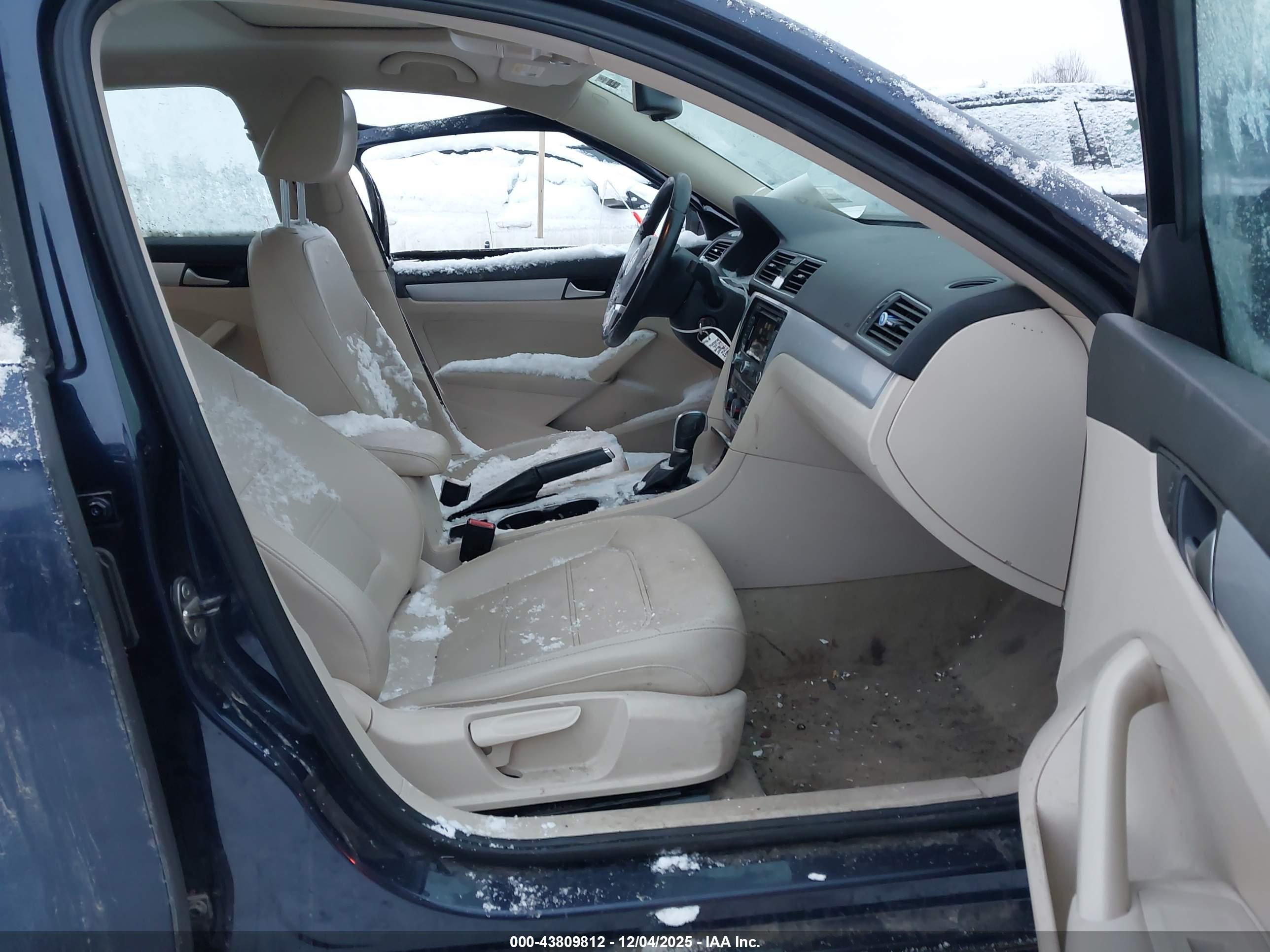 VOLKSWAGEN PASSAT image 5