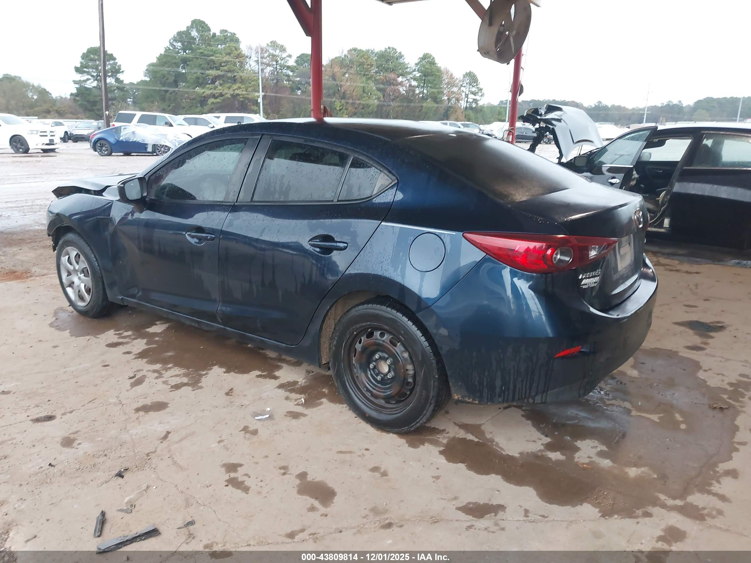 MAZDA MAZDA3 image 3