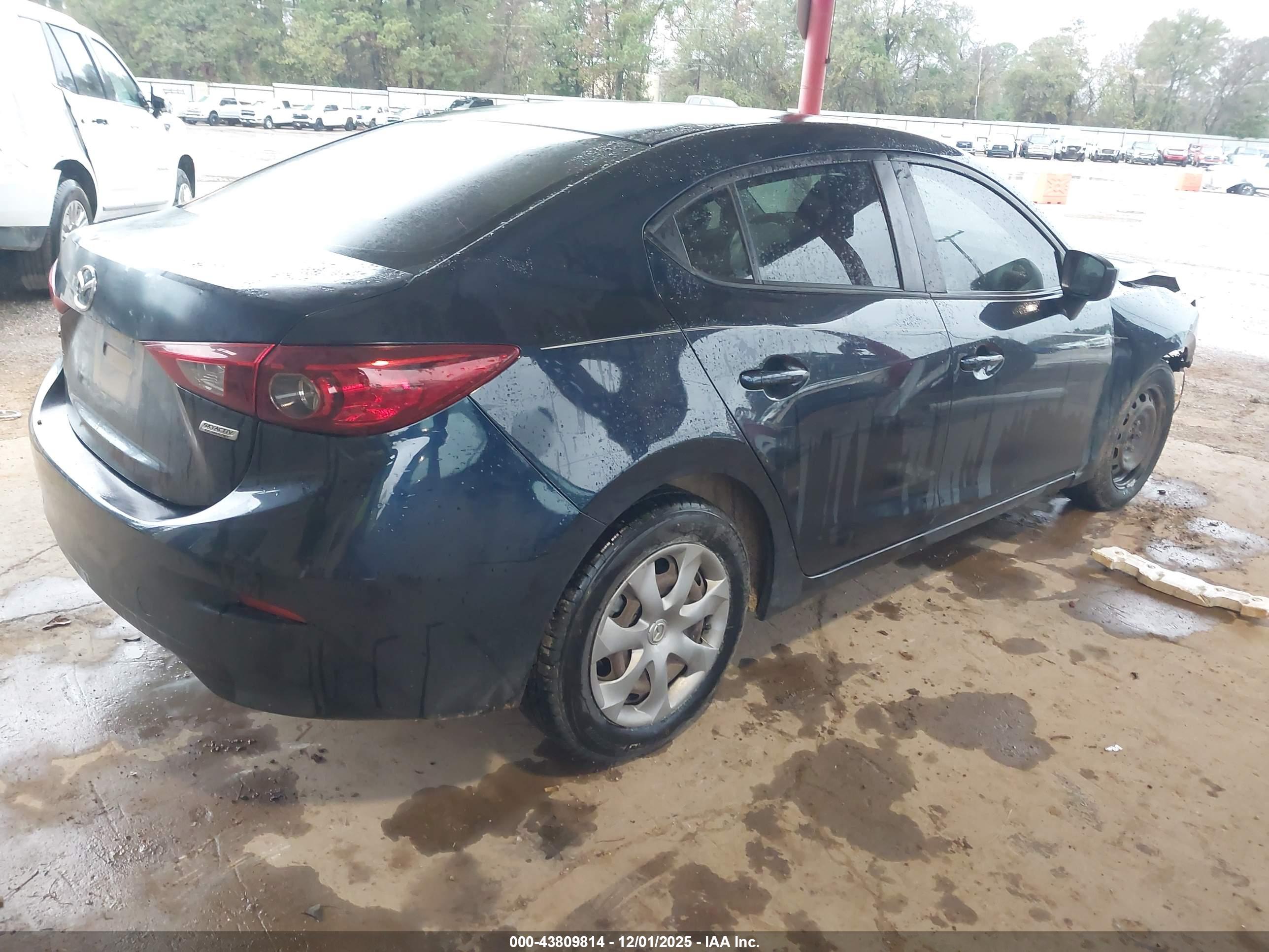 MAZDA MAZDA3 image 4