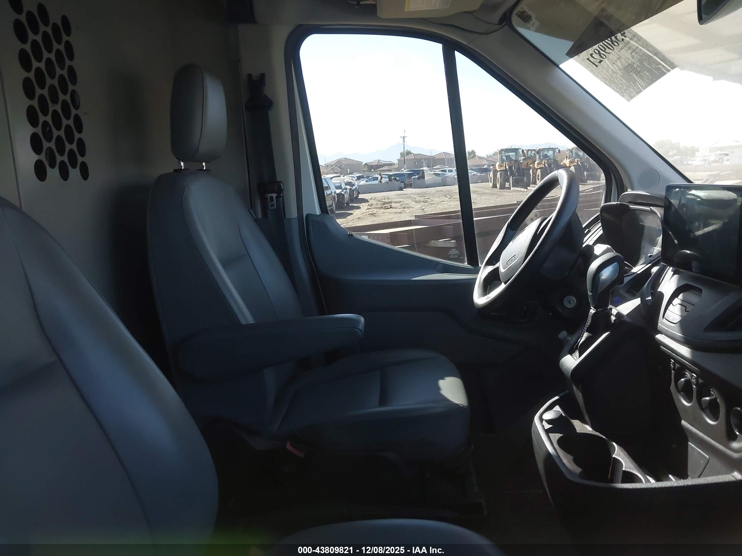 FORD TRANSIT-250 image 5