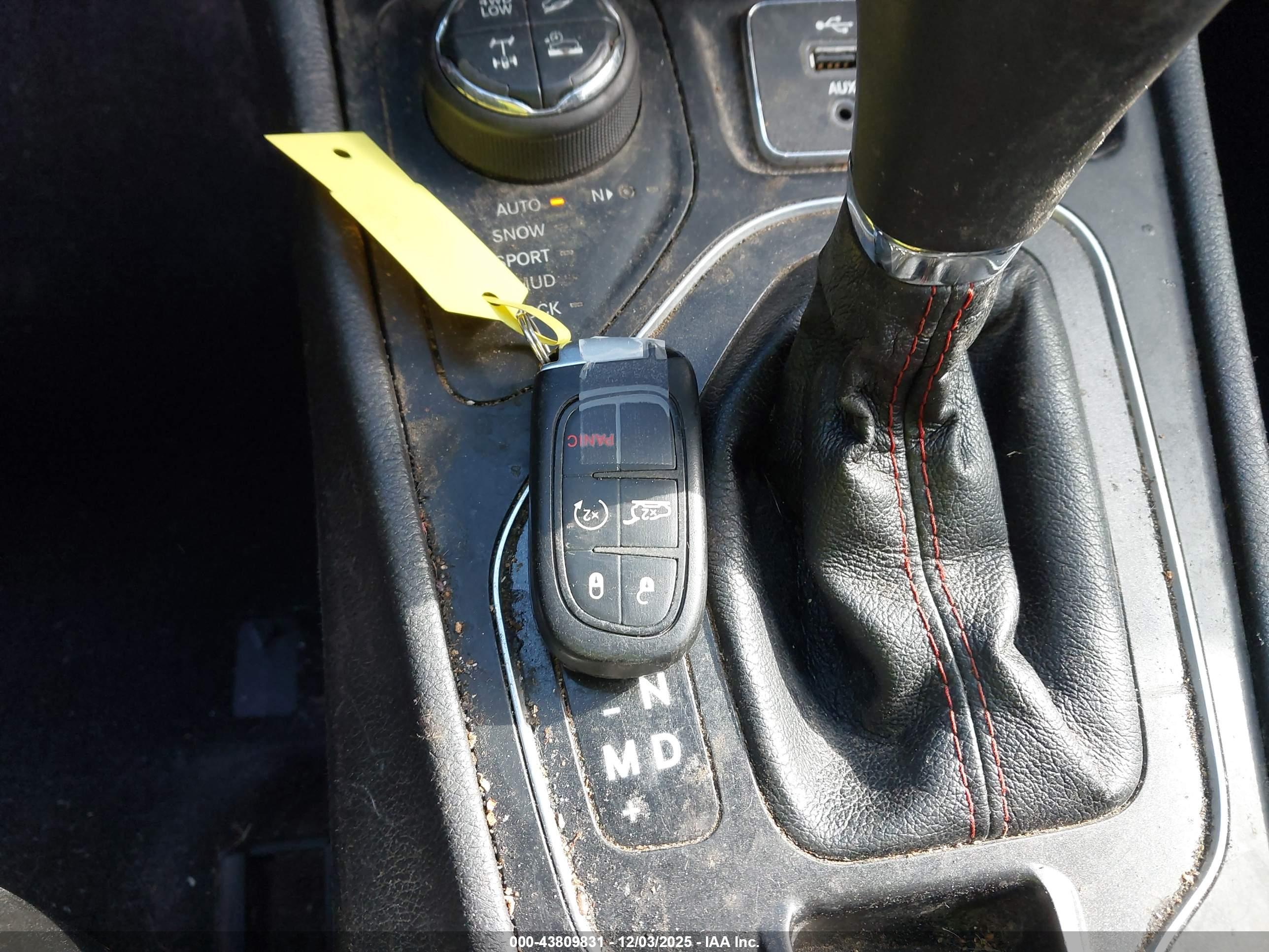 JEEP CHEROKEE image 11