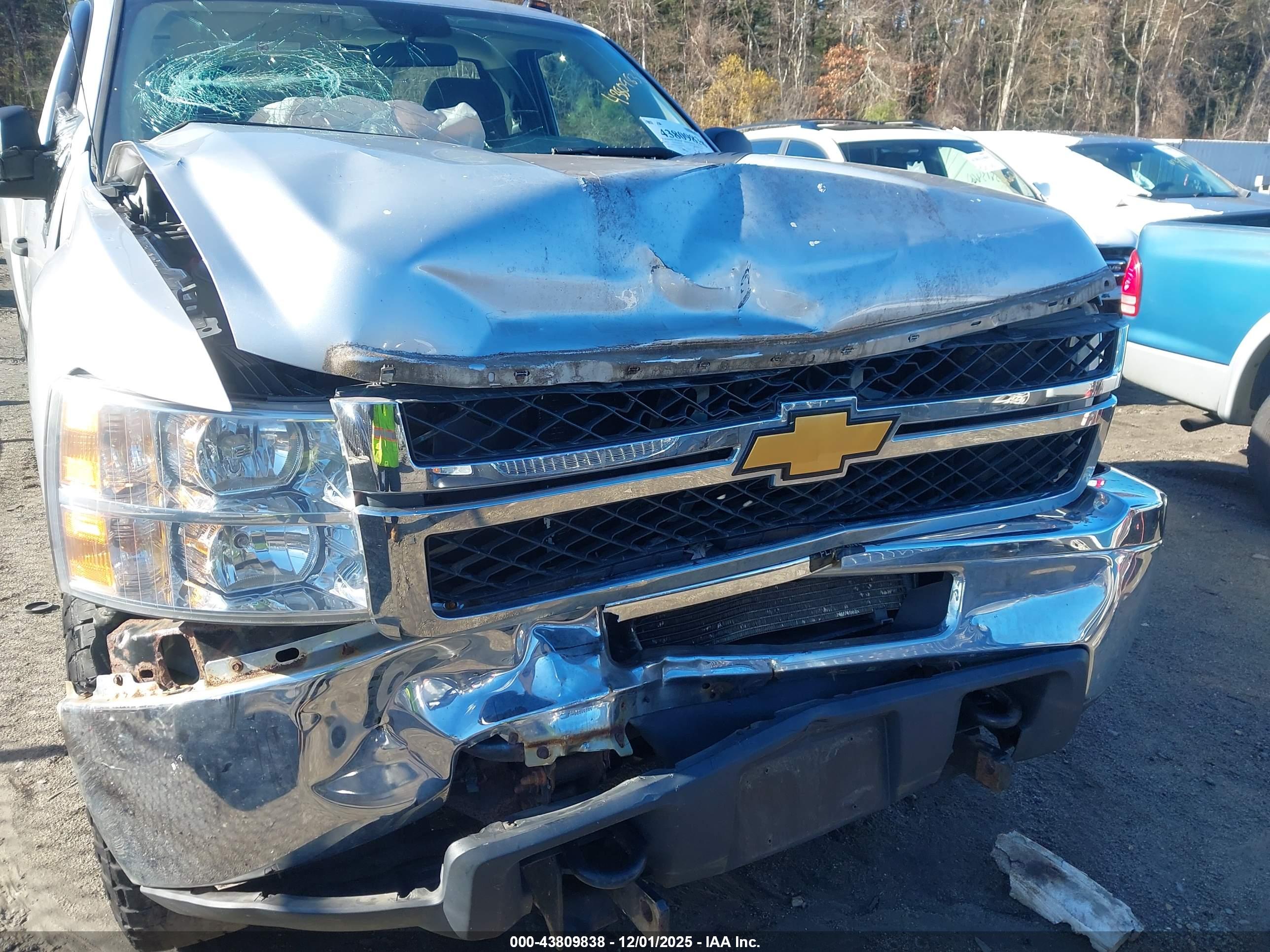 CHEVROLET SILVERADO image 6