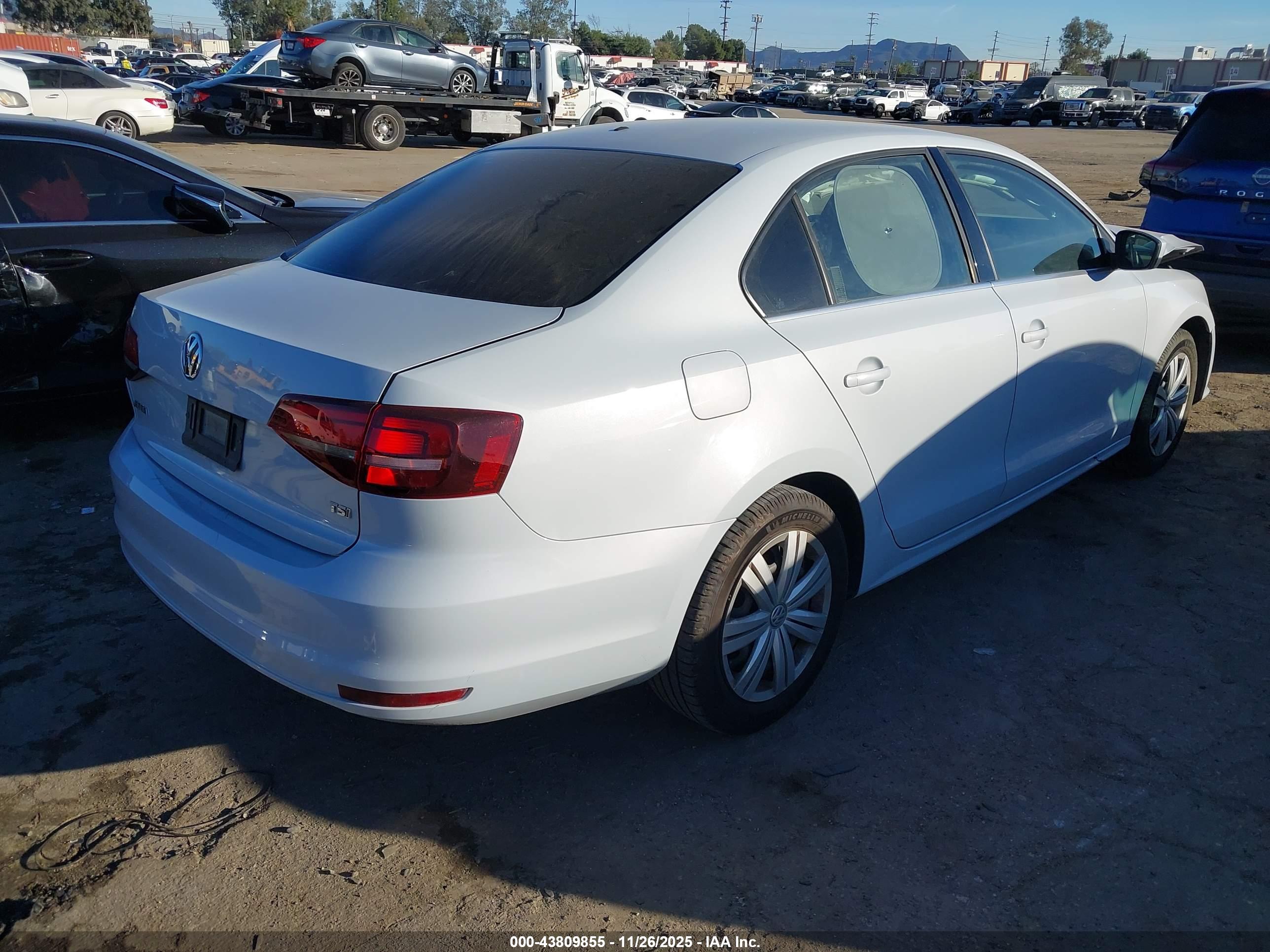 VOLKSWAGEN JETTA image 4