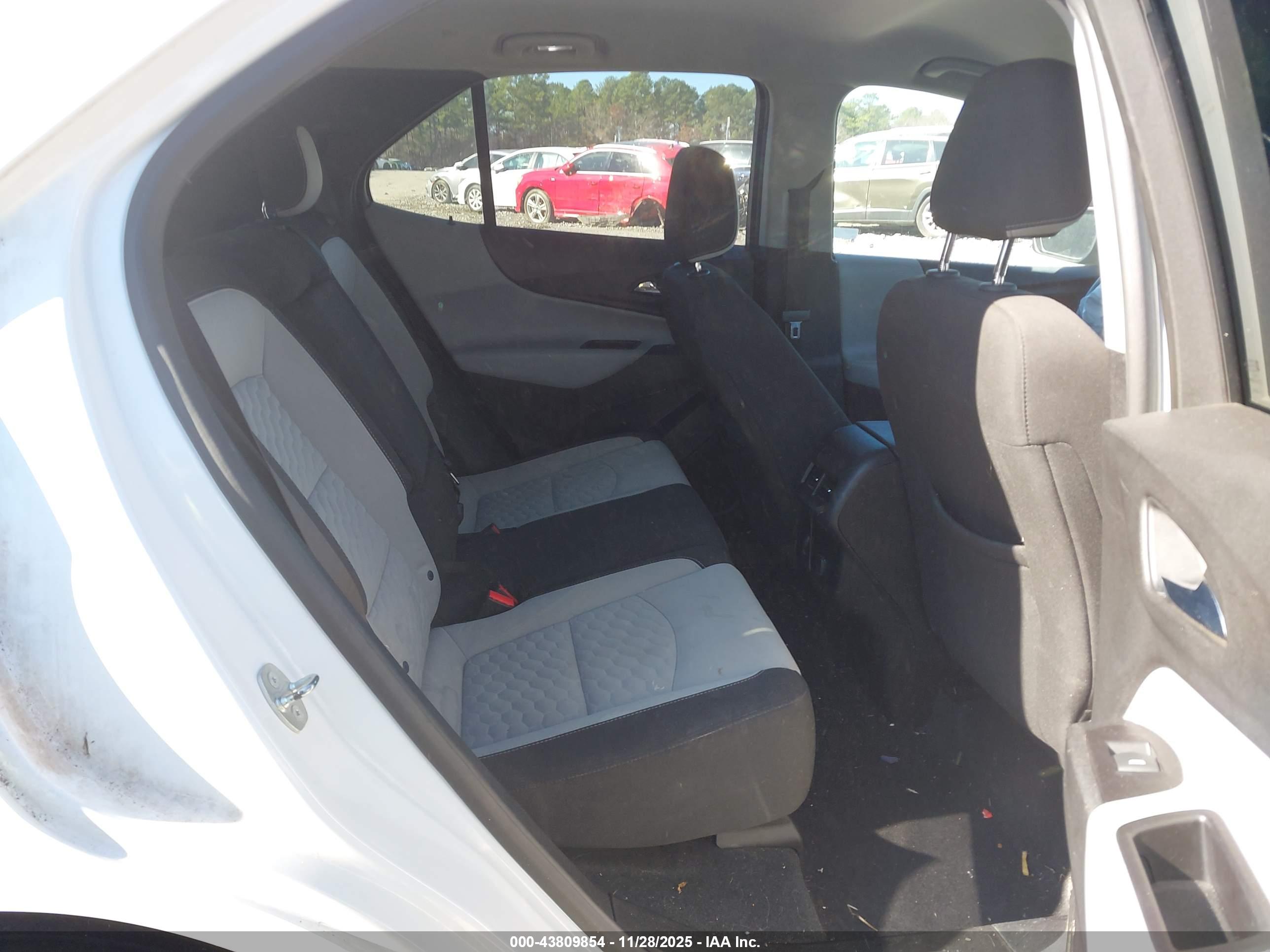 CHEVROLET EQUINOX image 8