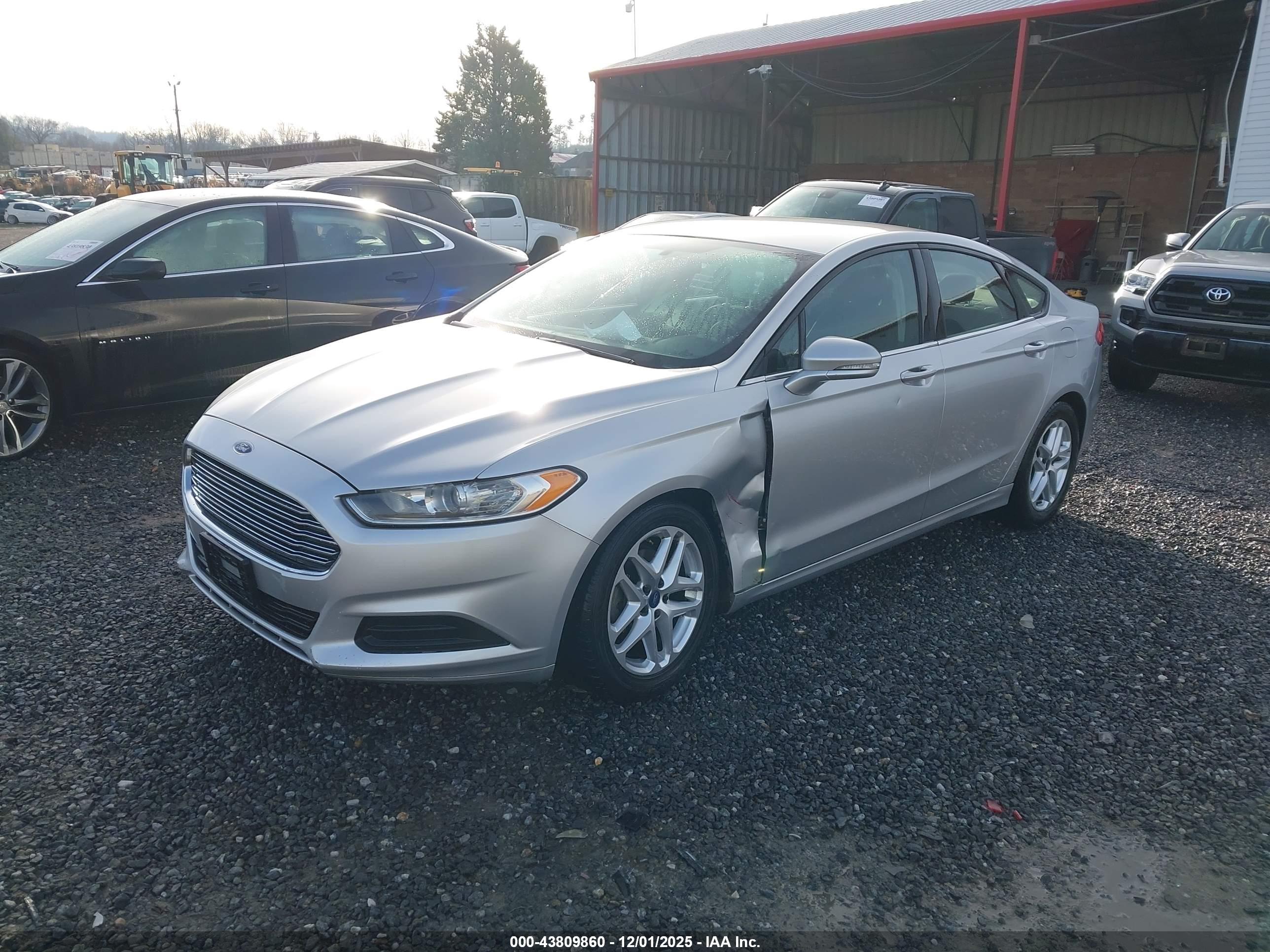 FORD FUSION image 2