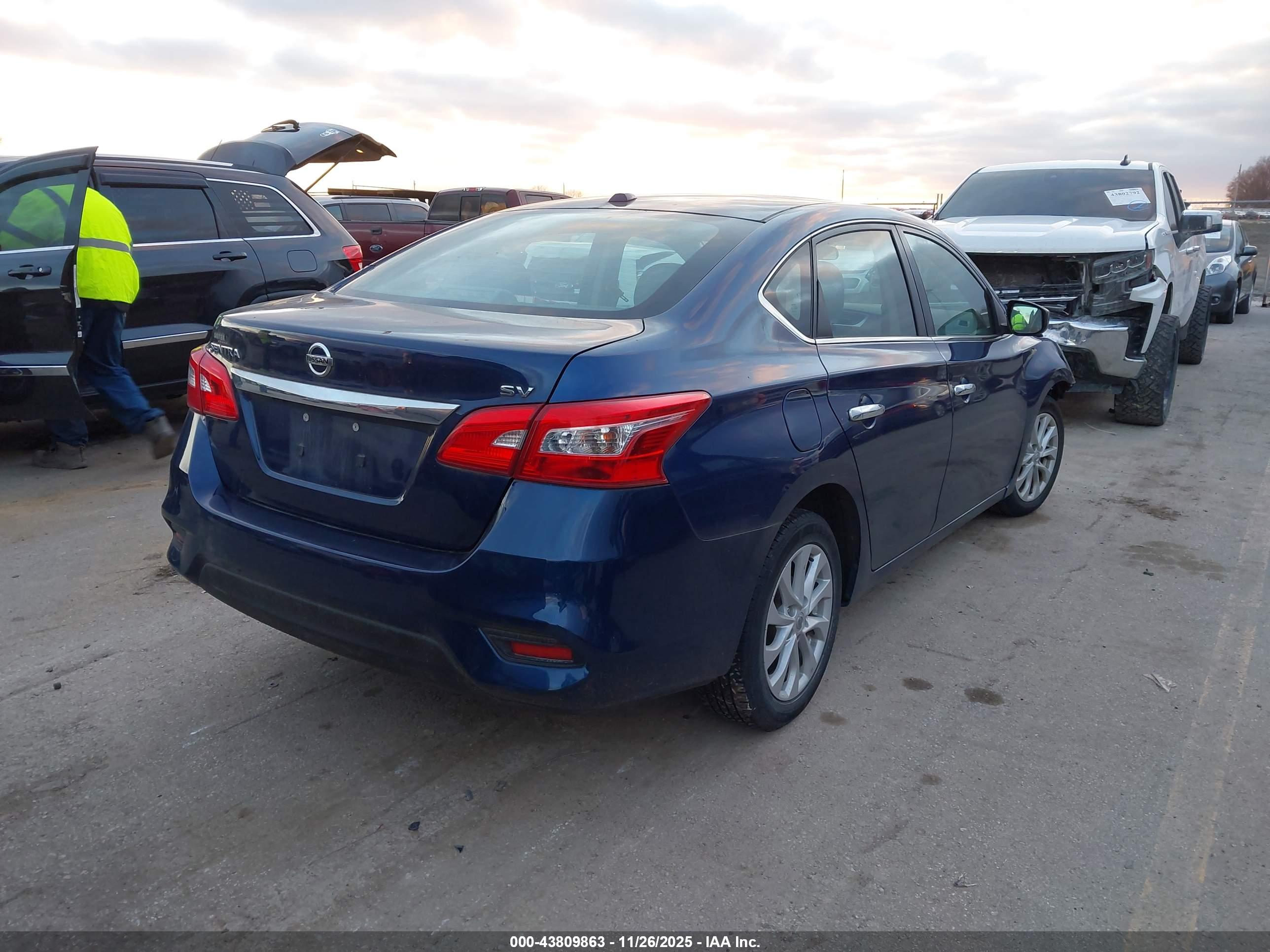 NISSAN SENTRA image 4