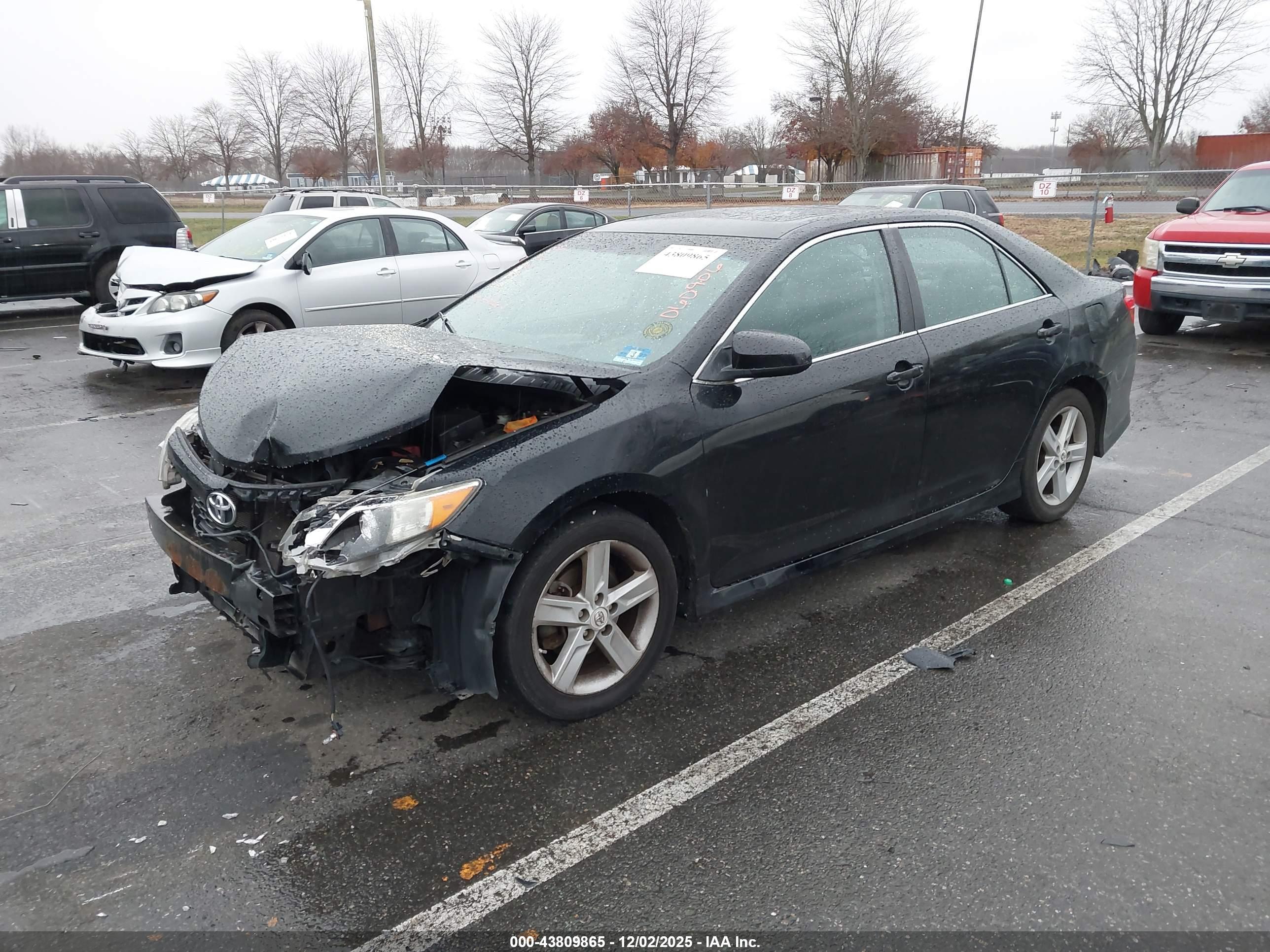 TOYOTA CAMRY image 2