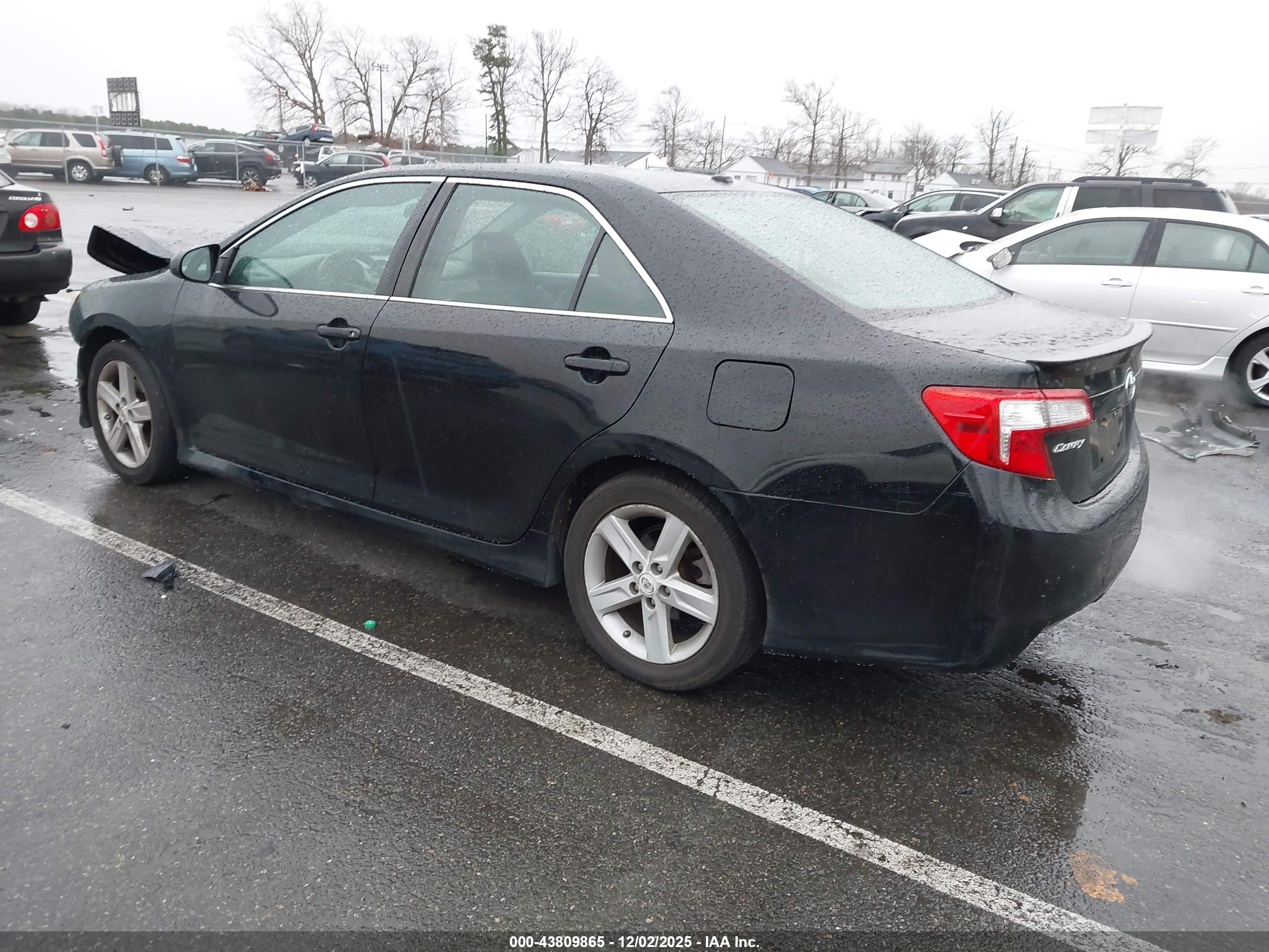TOYOTA CAMRY image 3