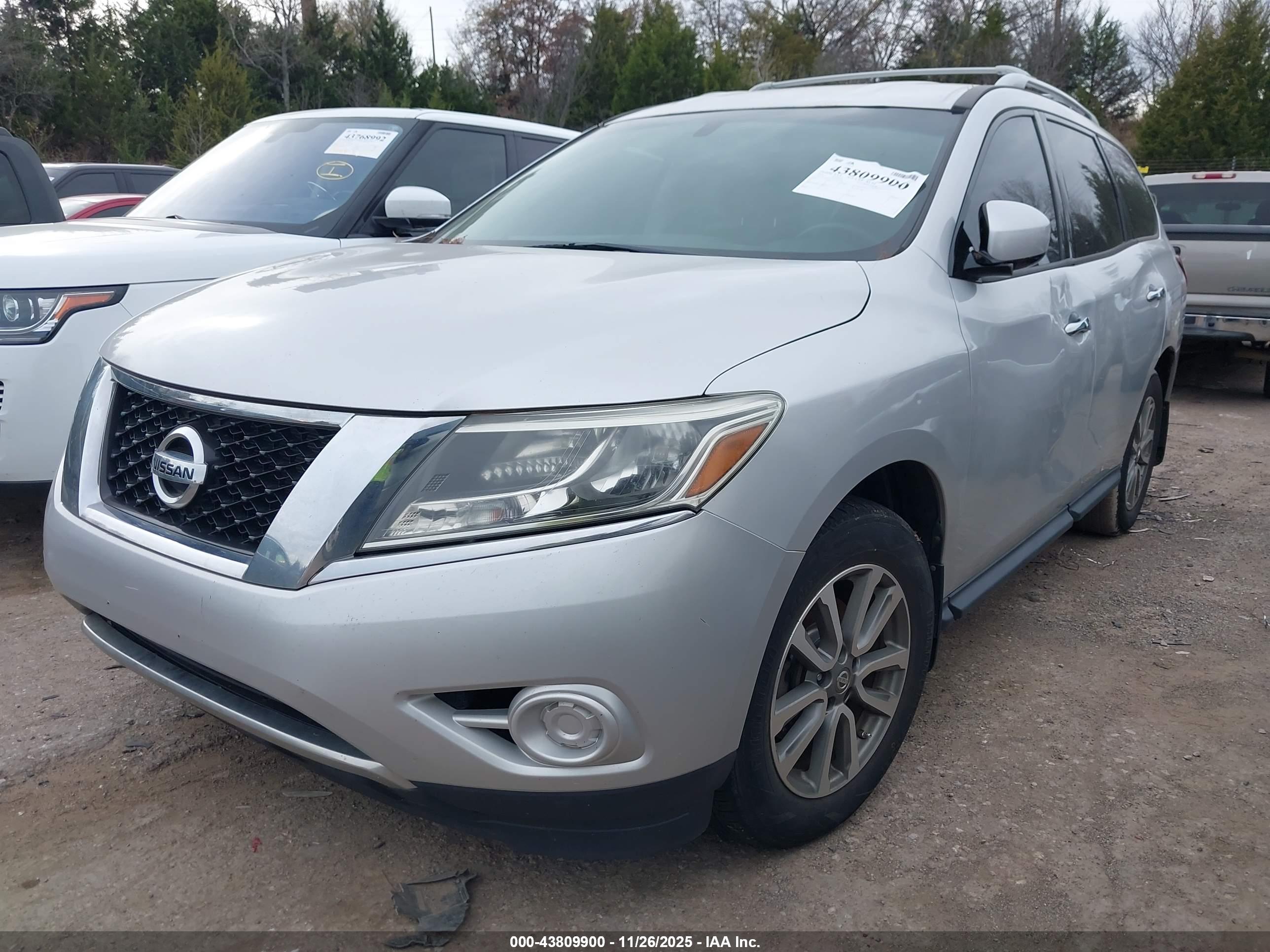 NISSAN PATHFINDER image 2