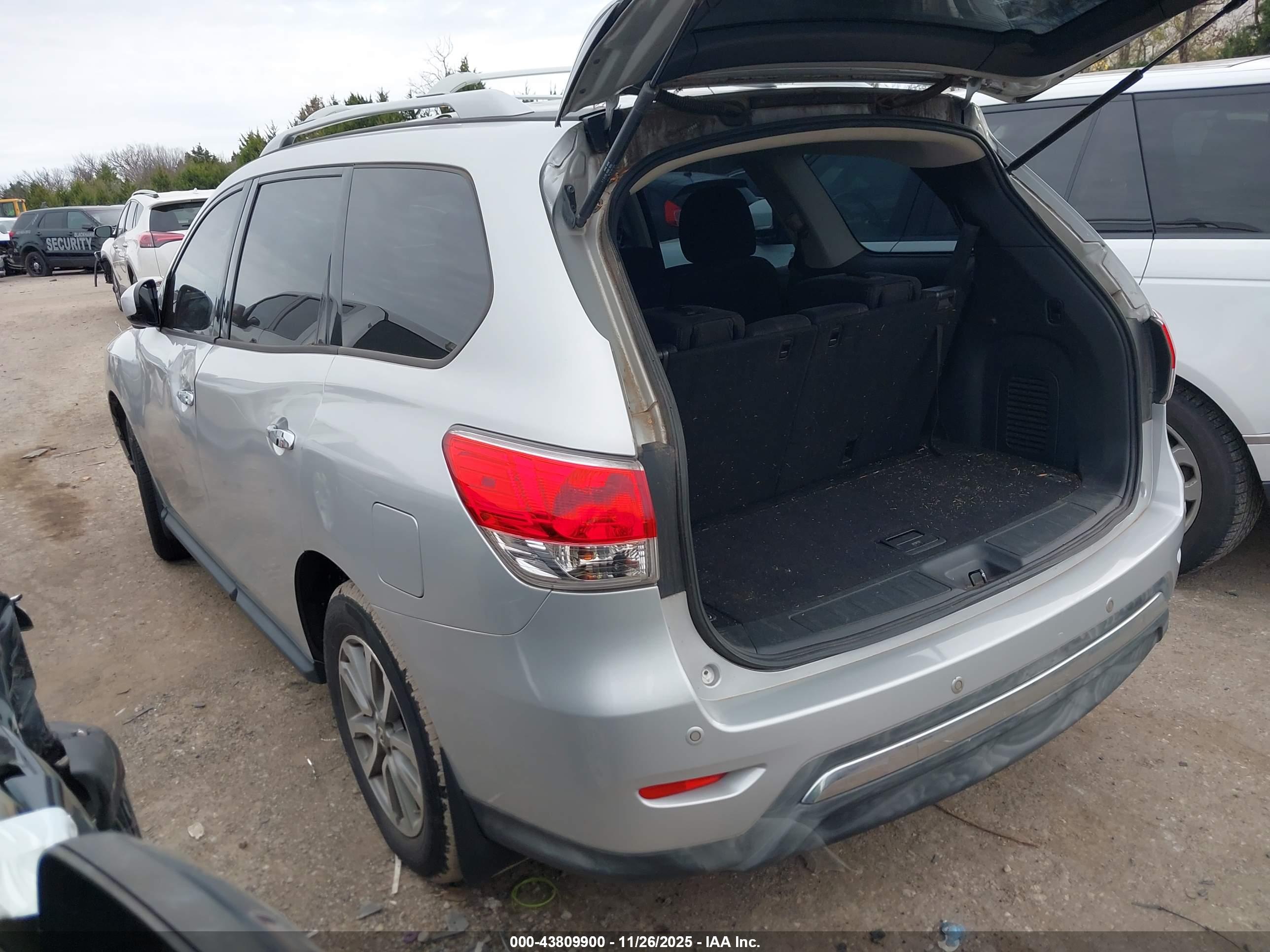 NISSAN PATHFINDER image 3