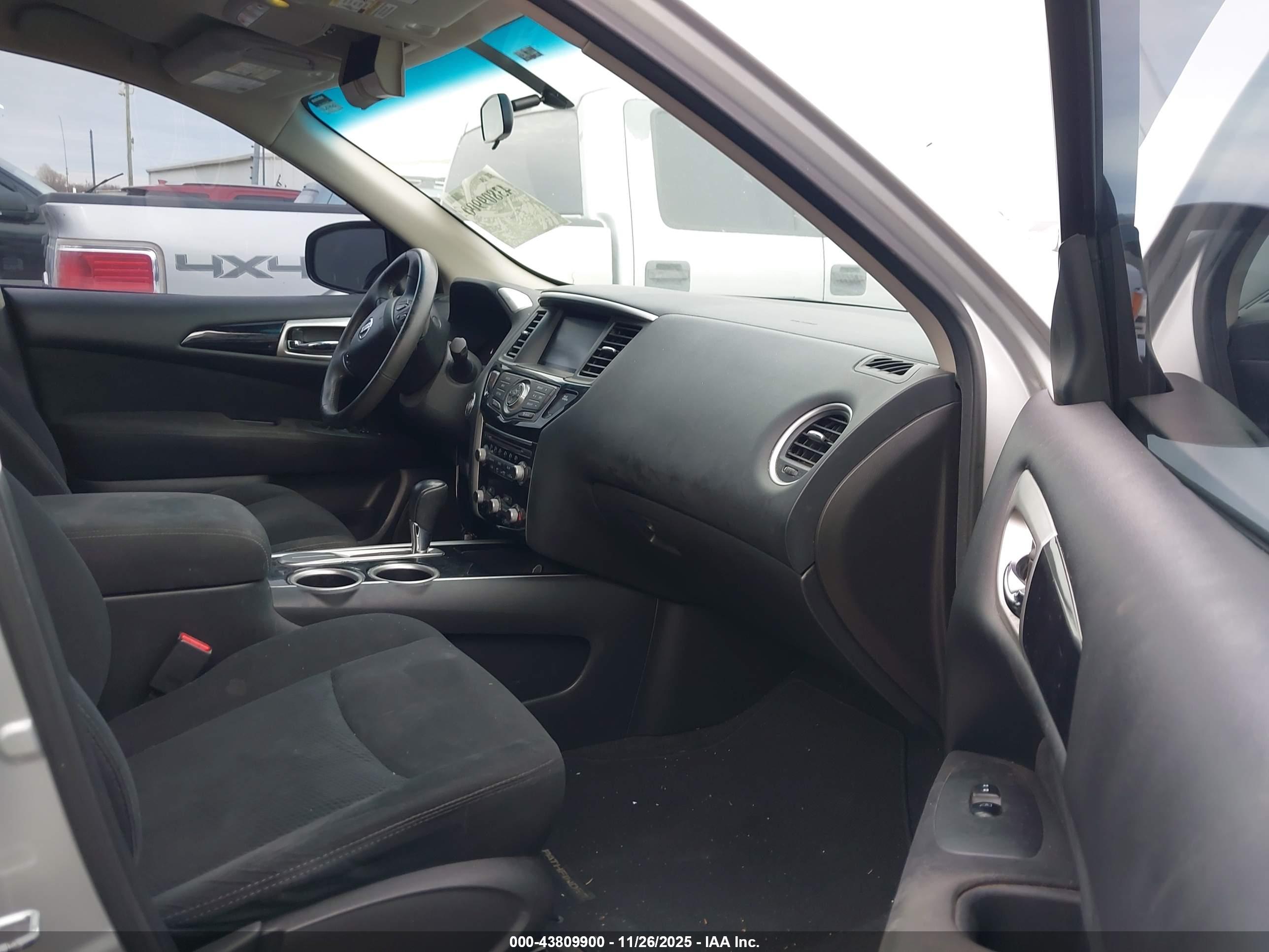 NISSAN PATHFINDER image 5