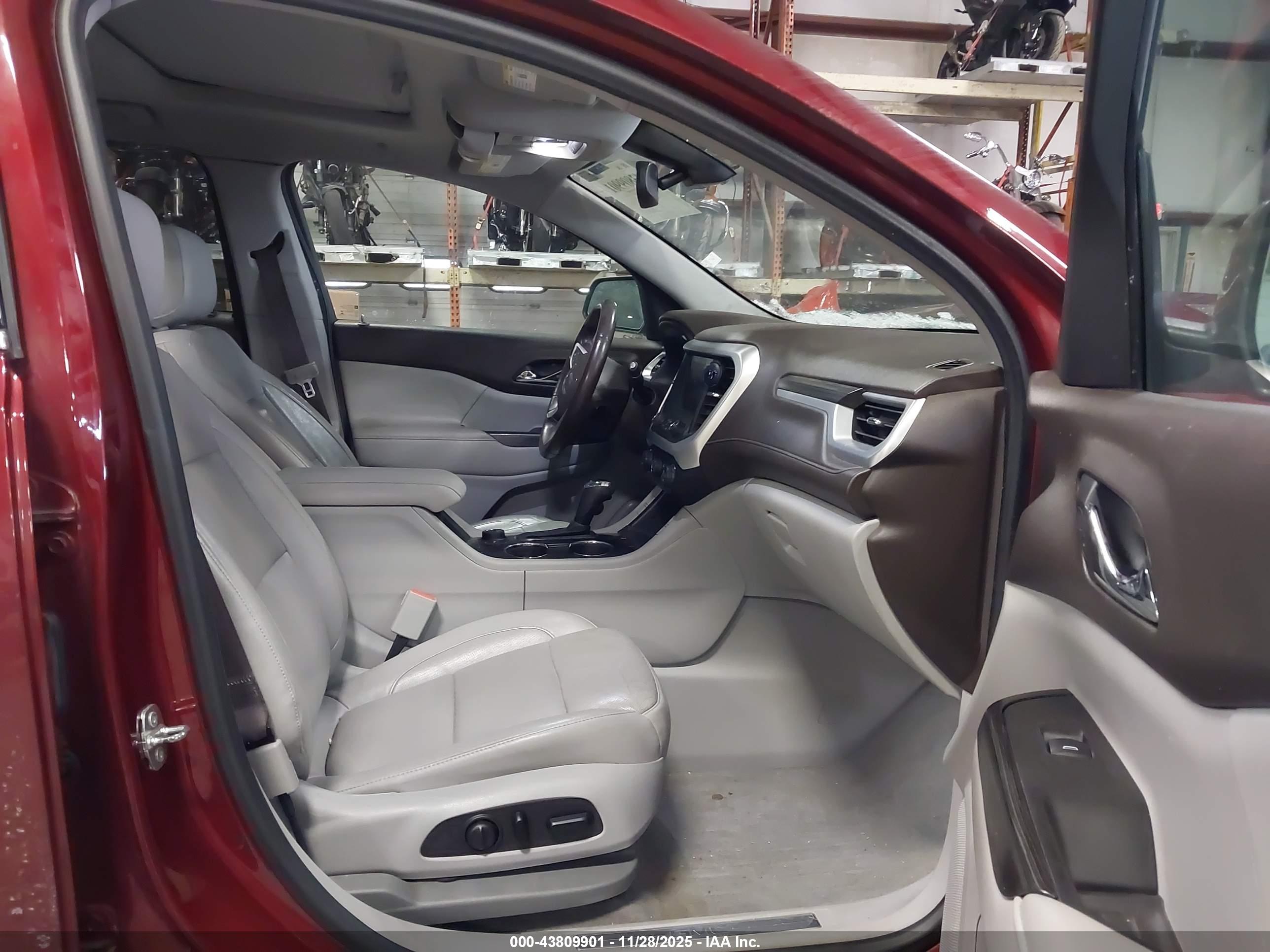 GMC ACADIA image 5