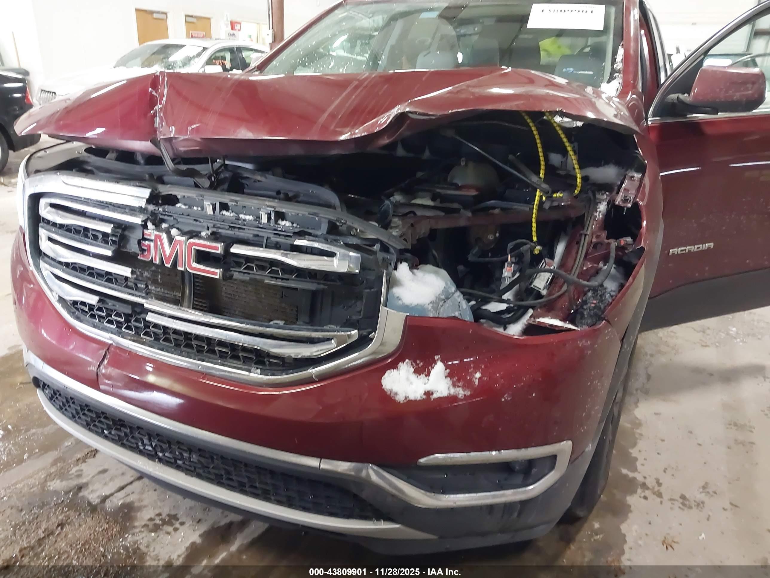 GMC ACADIA image 6