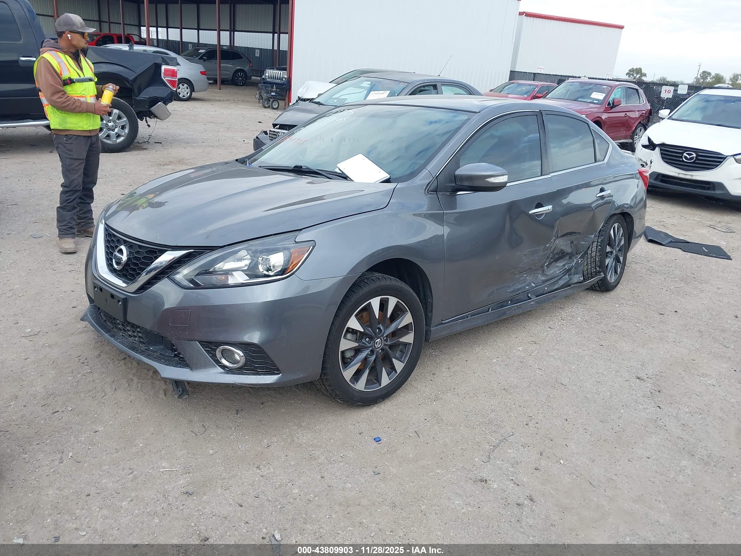NISSAN SENTRA image 2