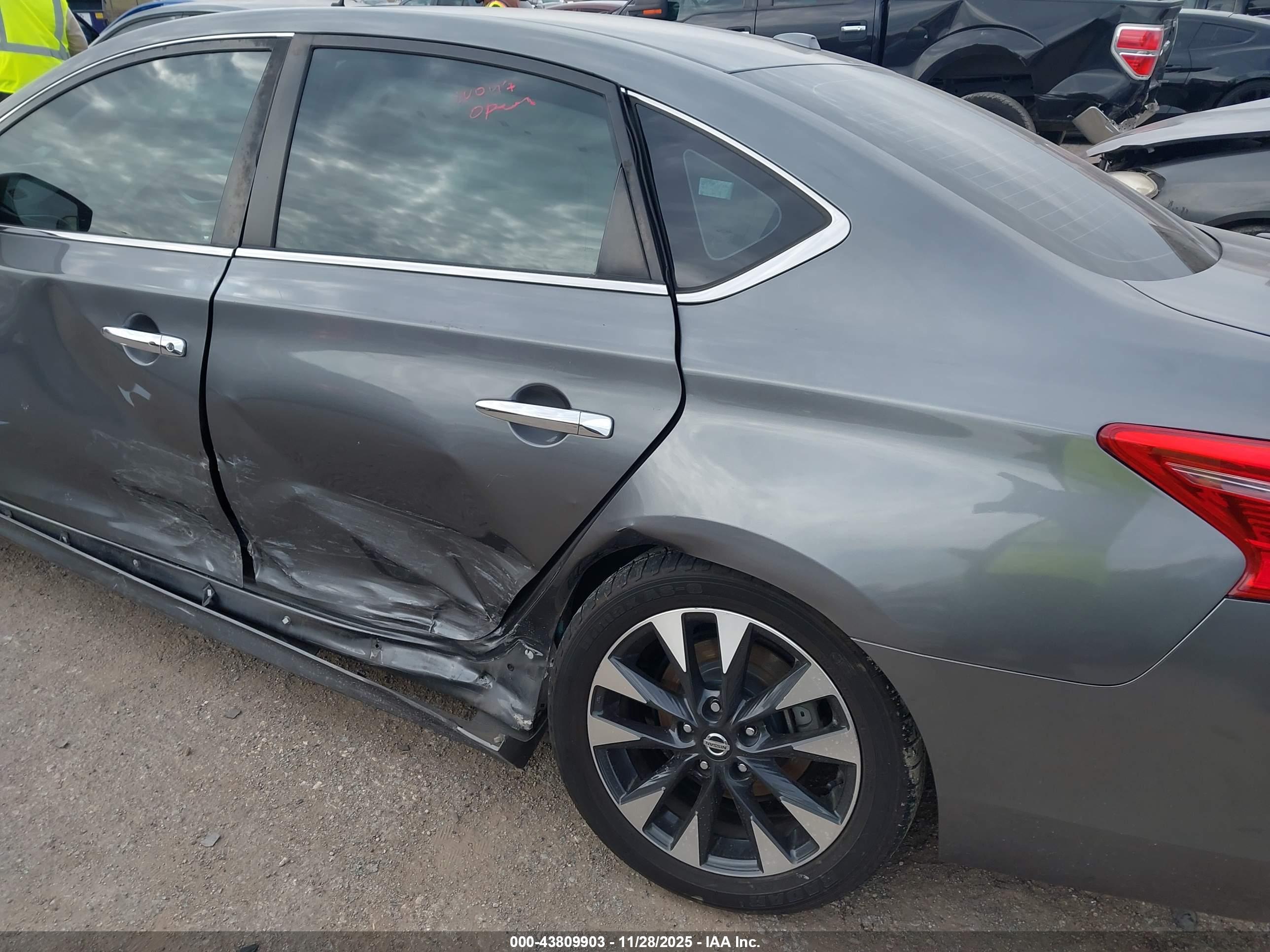 NISSAN SENTRA image 6