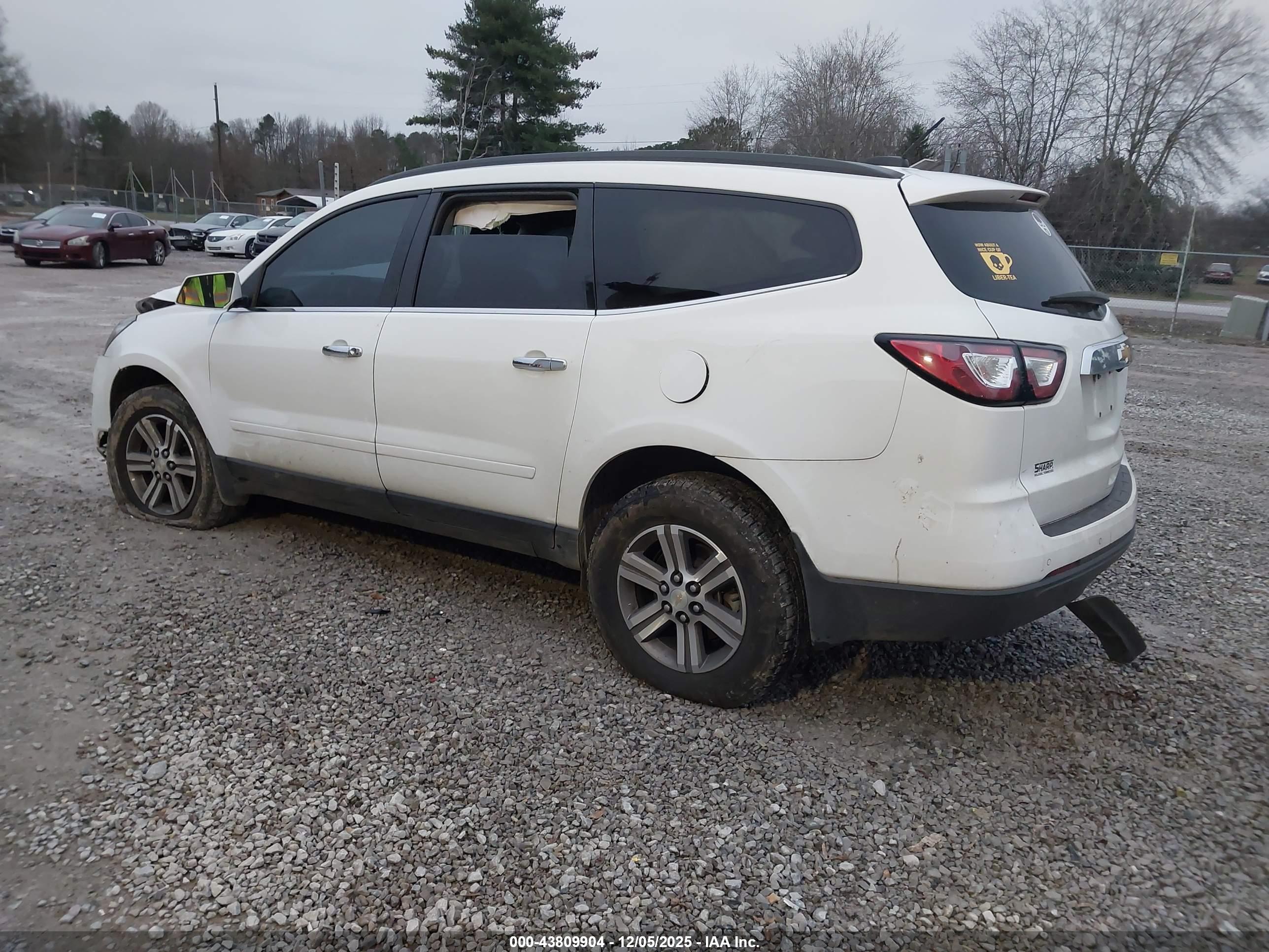 CHEVROLET TRAVERSE image 3