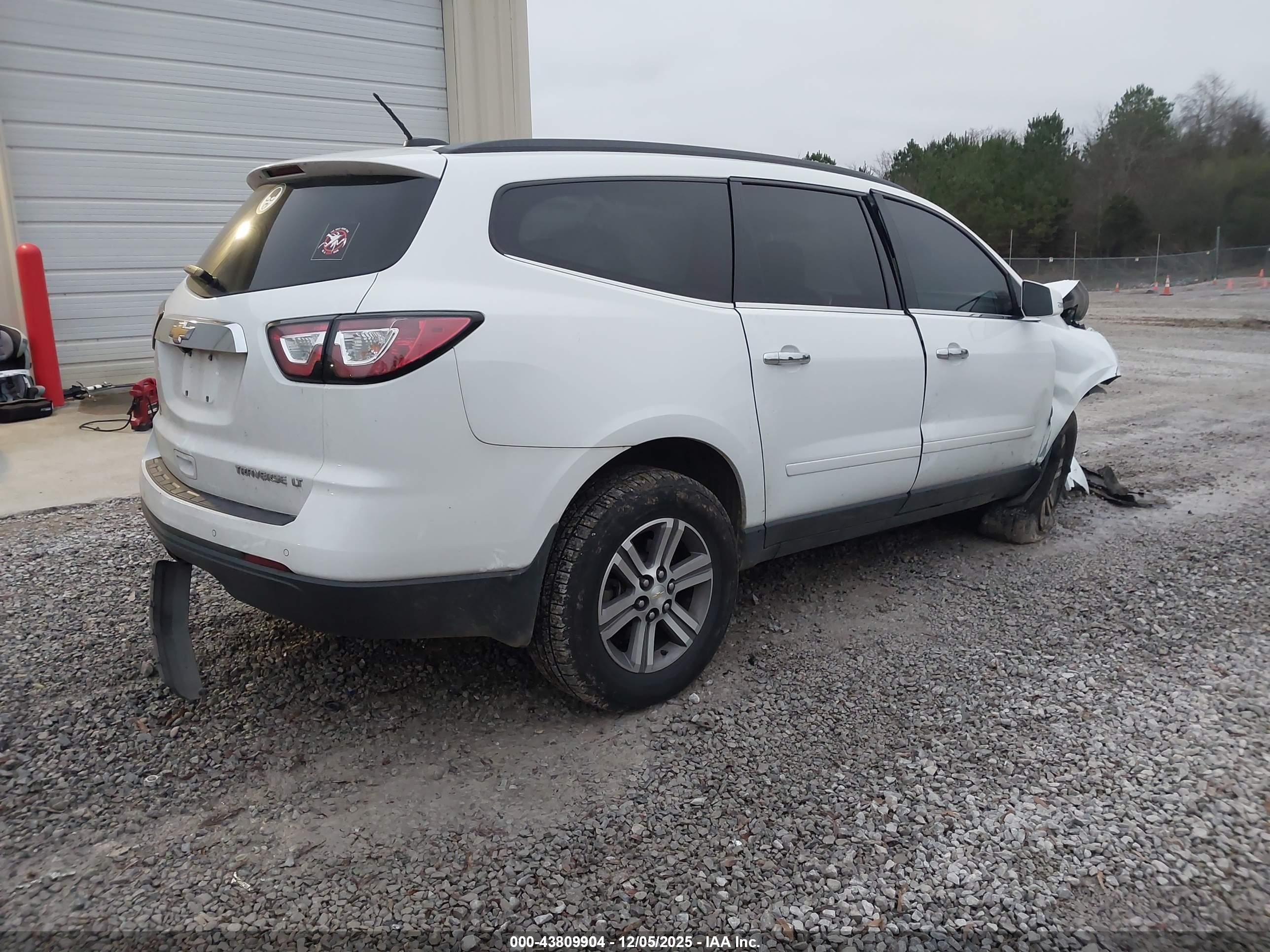 CHEVROLET TRAVERSE image 4