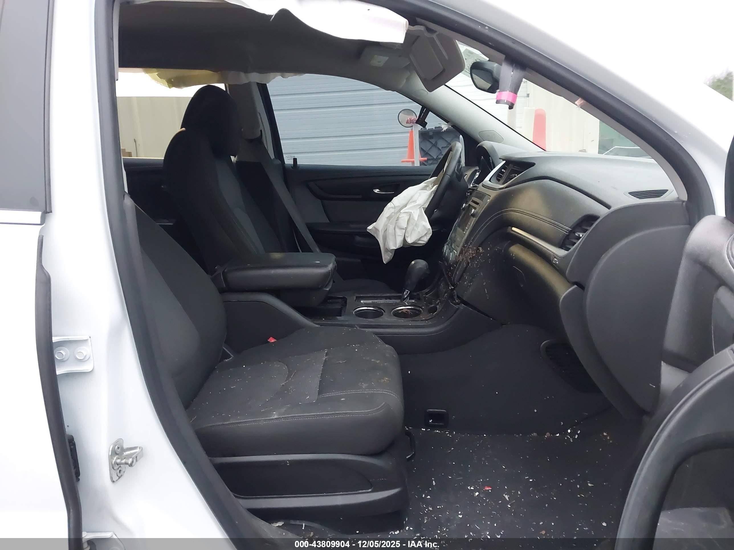 CHEVROLET TRAVERSE image 5