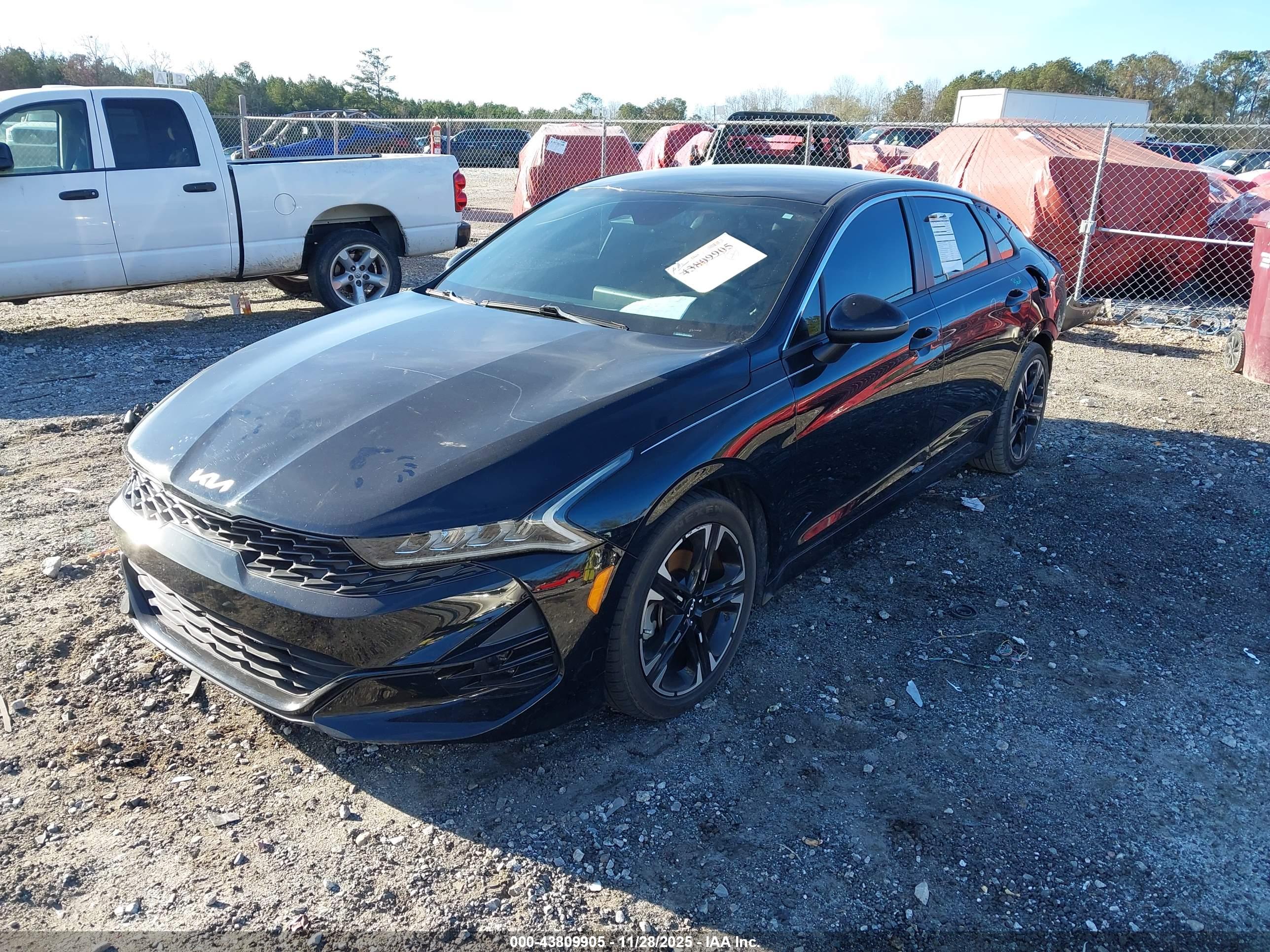 KIA K5 image 2