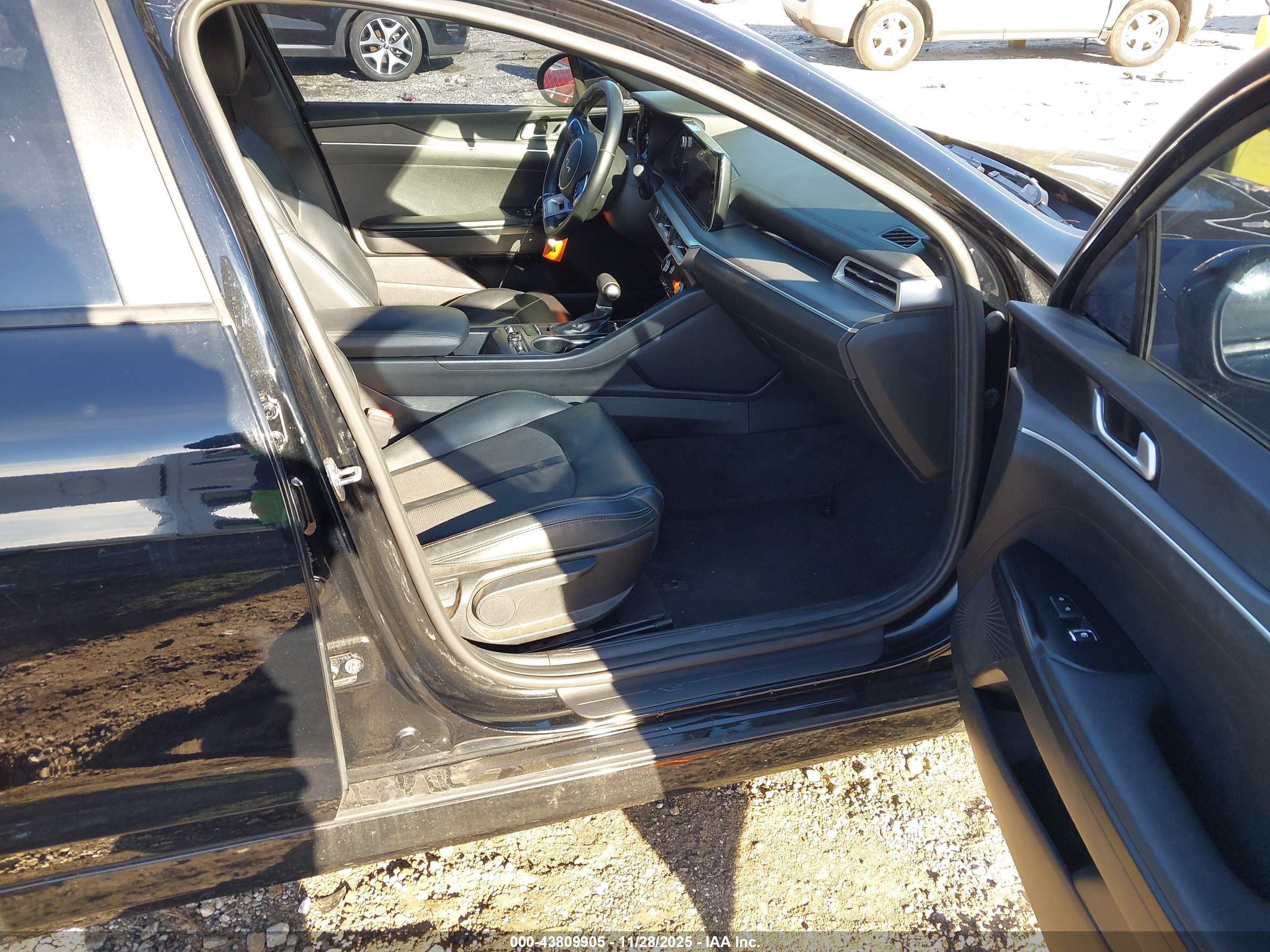 KIA K5 image 5