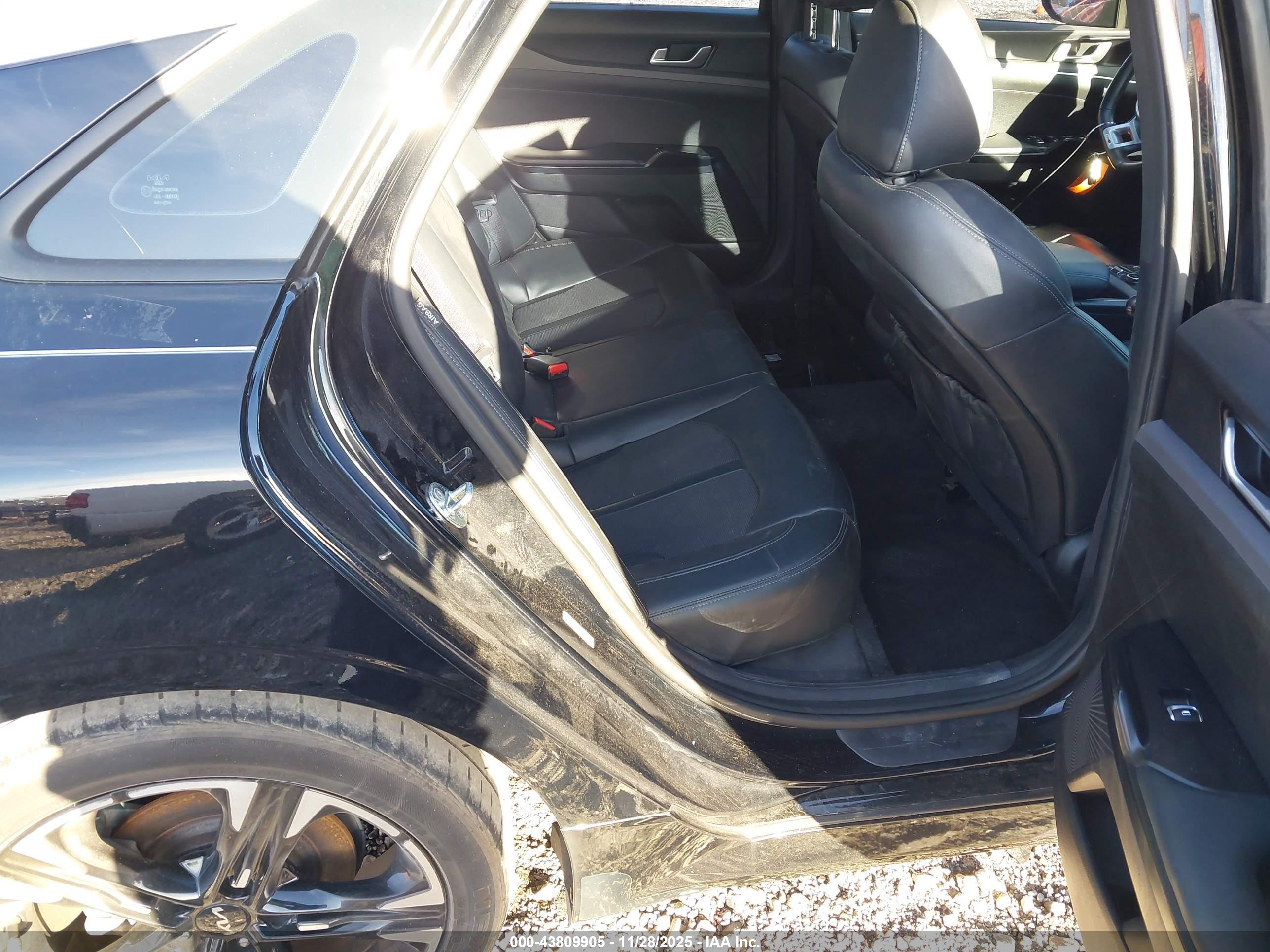 KIA K5 image 8