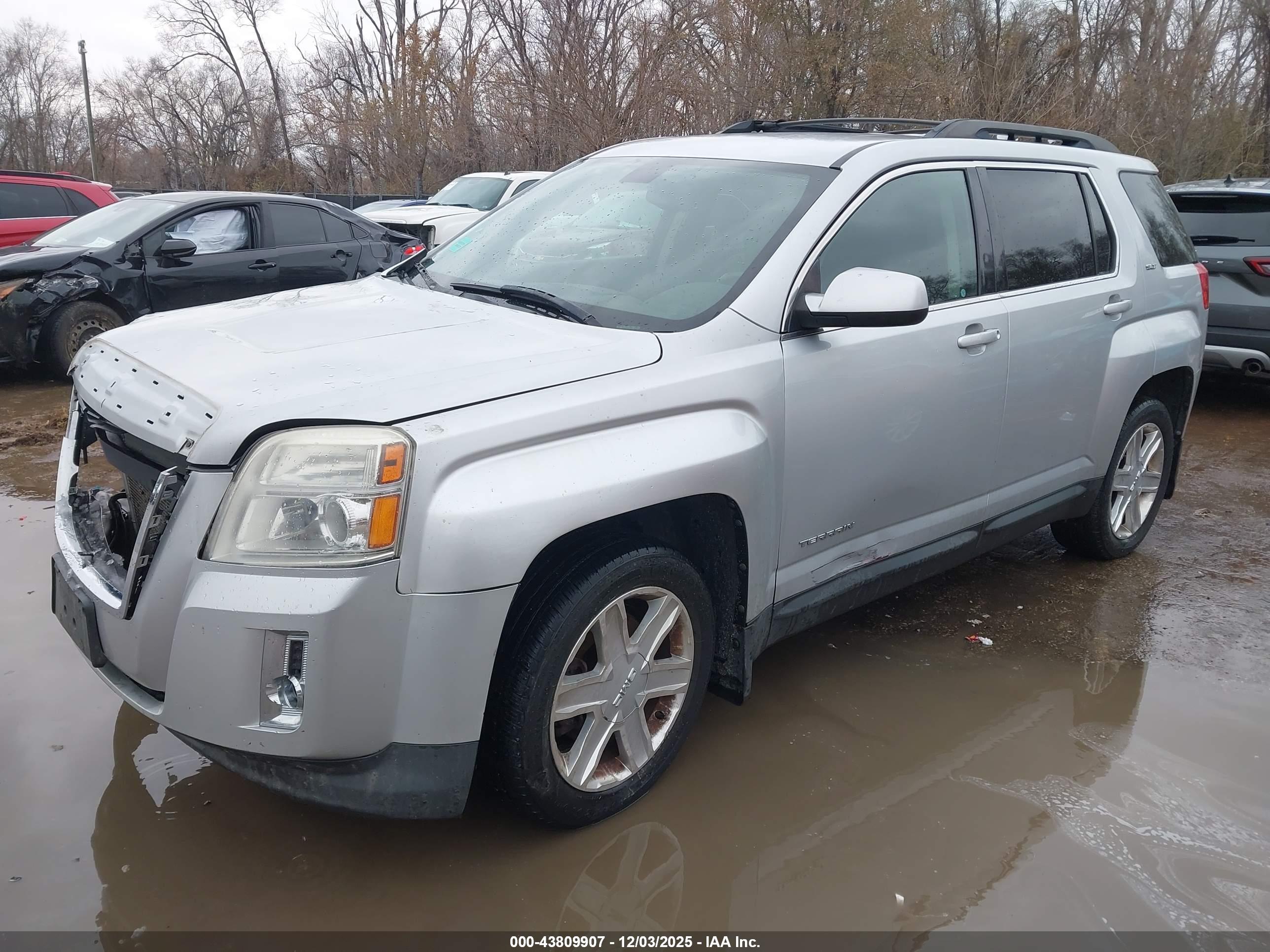 GMC TERRAIN image 2